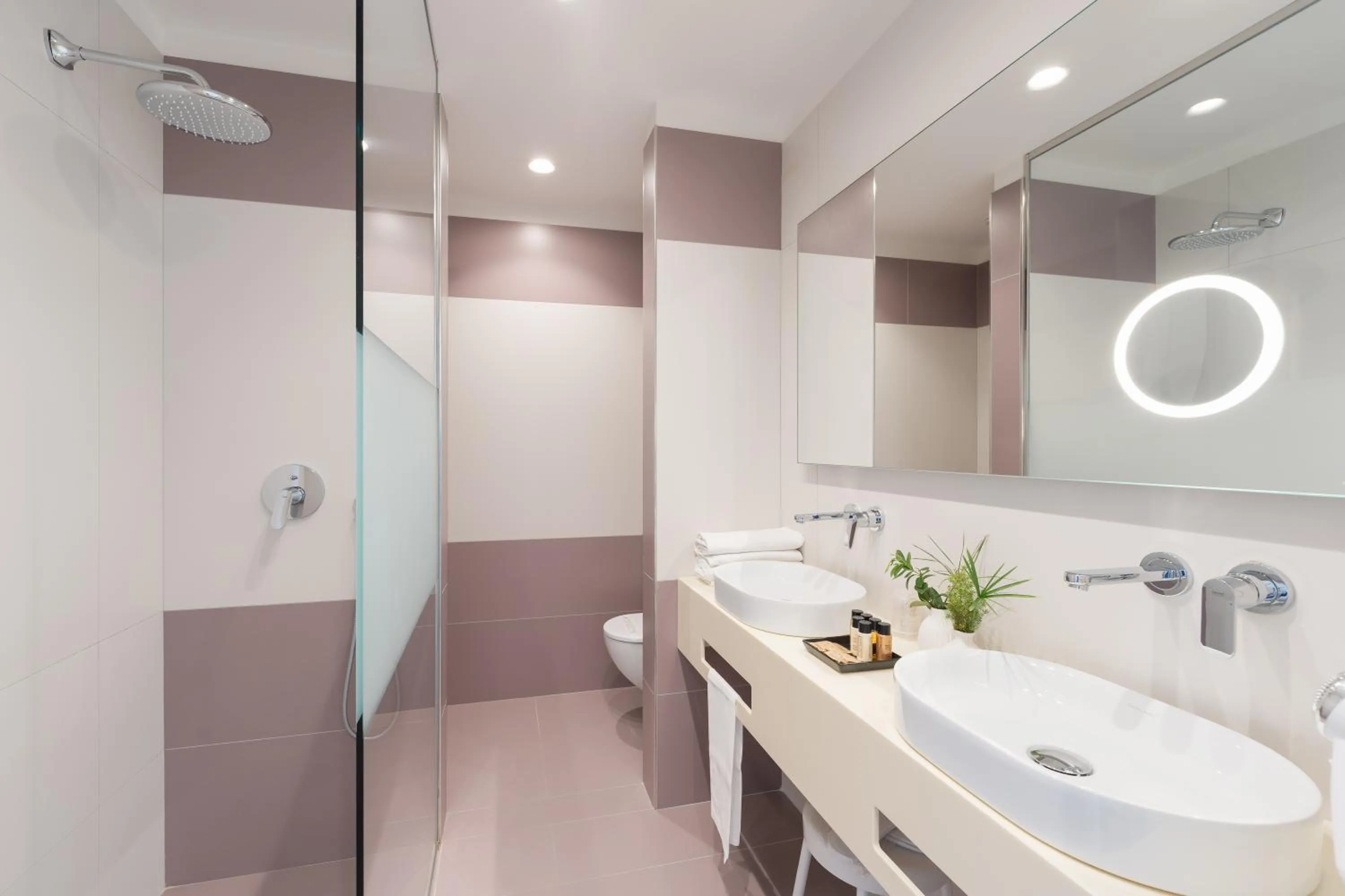 Bathroom in Reginna Palace Hotel