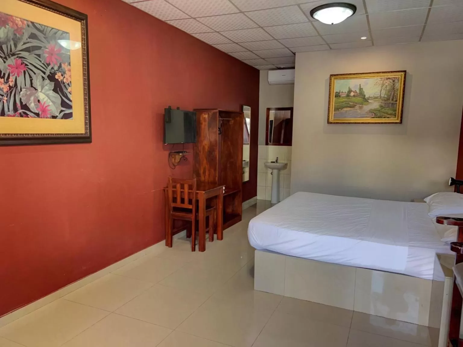 Bed in Big Daddy's Beach Club & Hotel