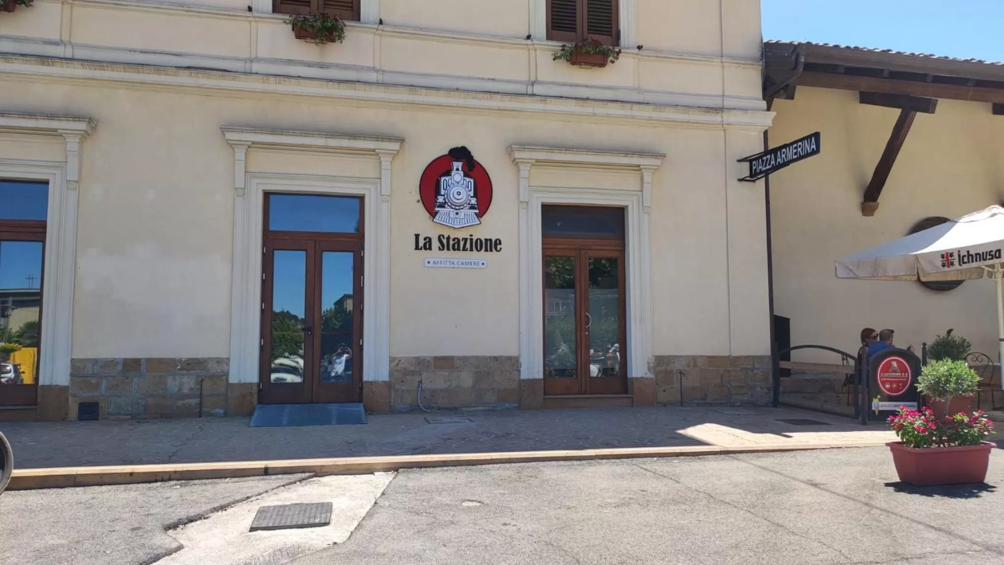 Facade/entrance in La Stazione