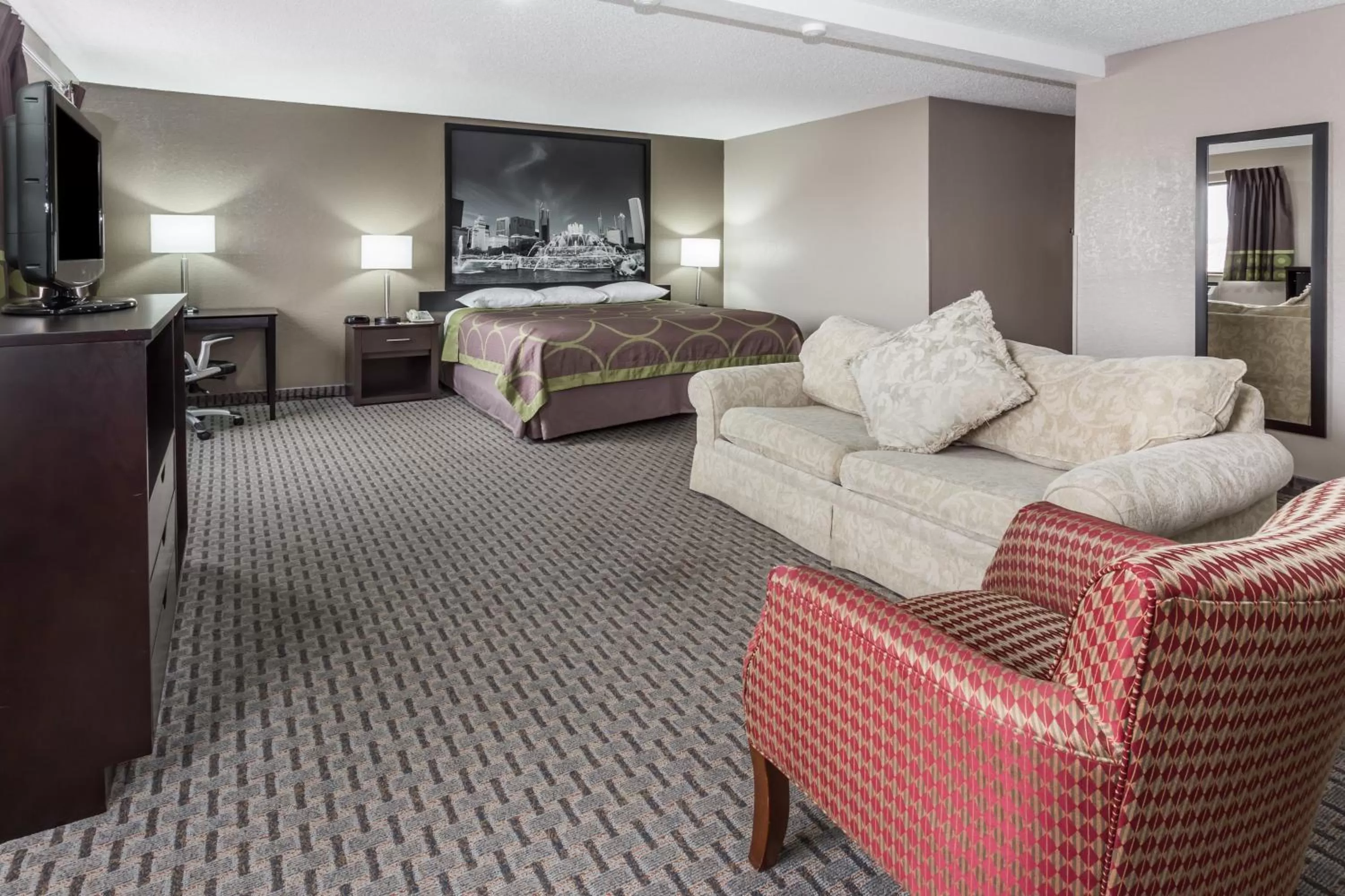 Bedroom, Bed in Super 8 by Wyndham Mundelein/Libertyville Area