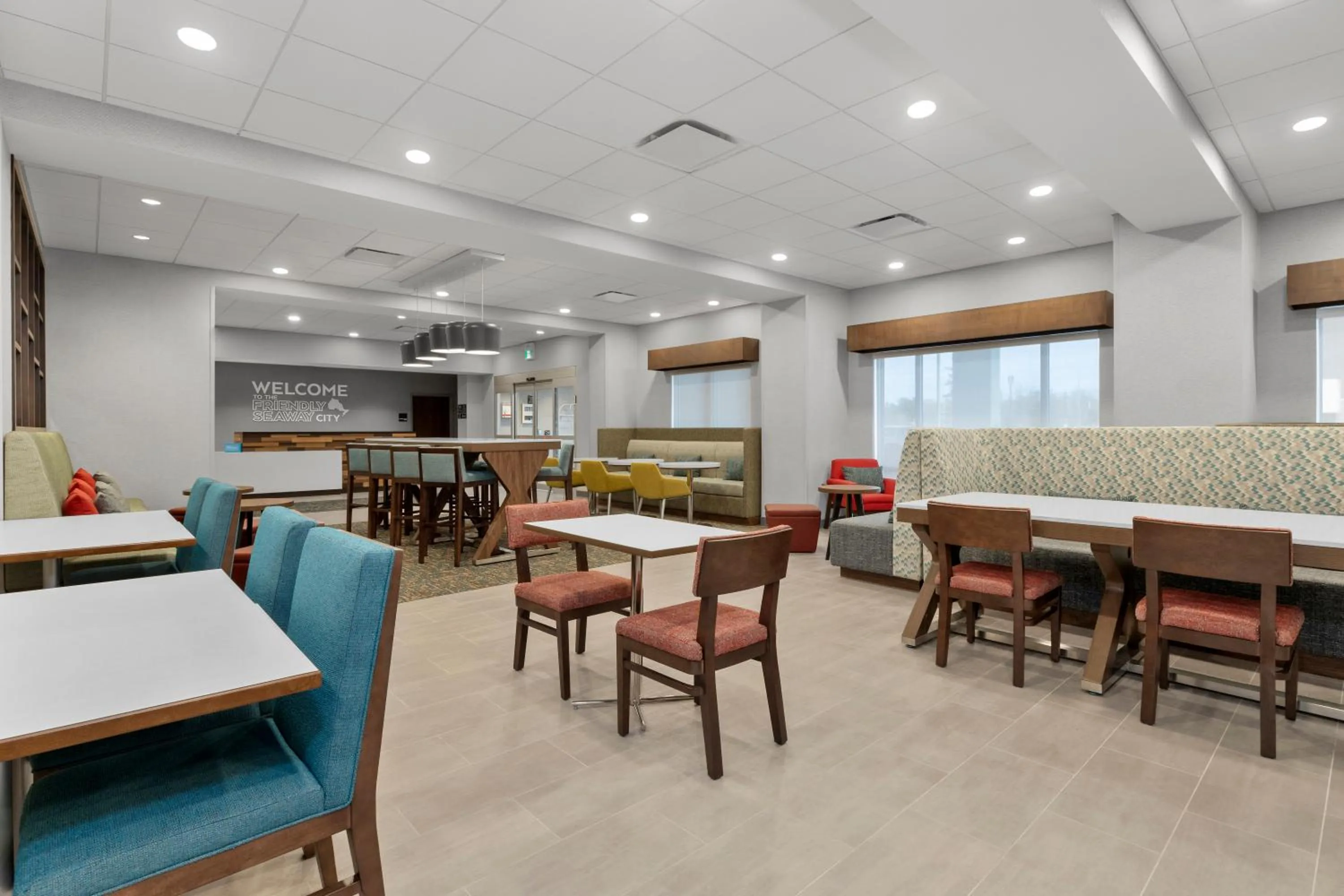 Restaurant/places to eat in Hampton Inn By Hilton Cornwall