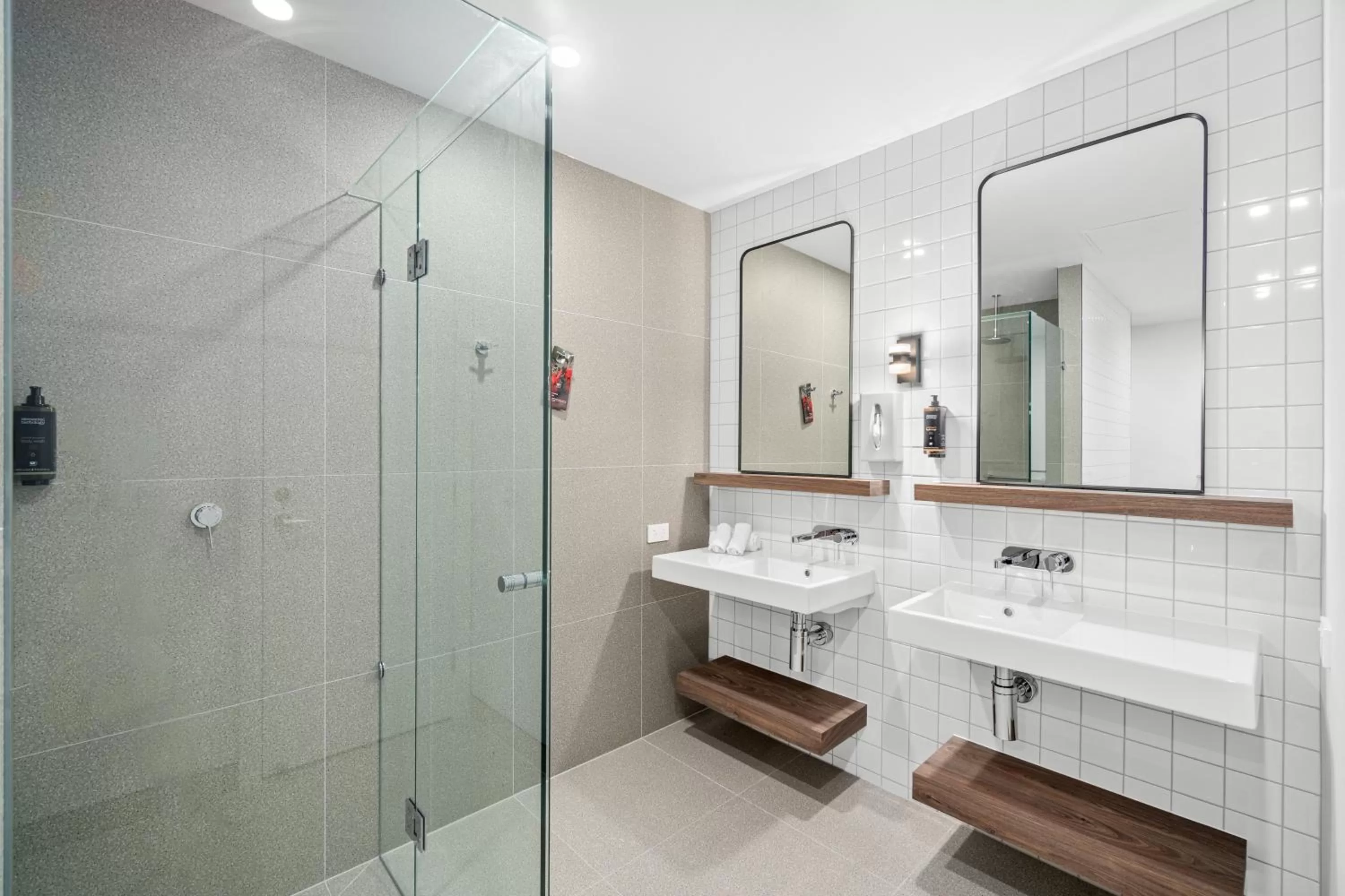 Shower in Mercure Pakenham