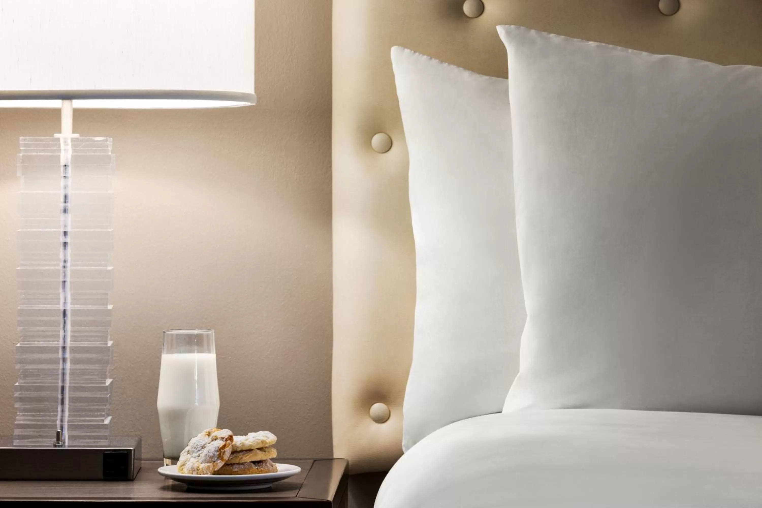 Photo of the whole room, Bed in Magnolia Hotel St. Louis, a Tribute Portfolio Hotel