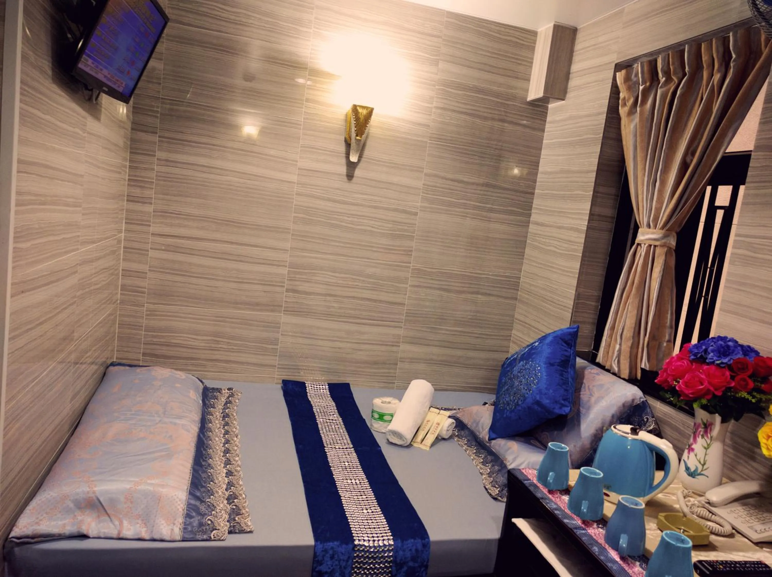 Day, Bed in Paris Guest House DHILLON HOTEL HK LTD 24 HOUR RECEPTION BLOCK D E 10F