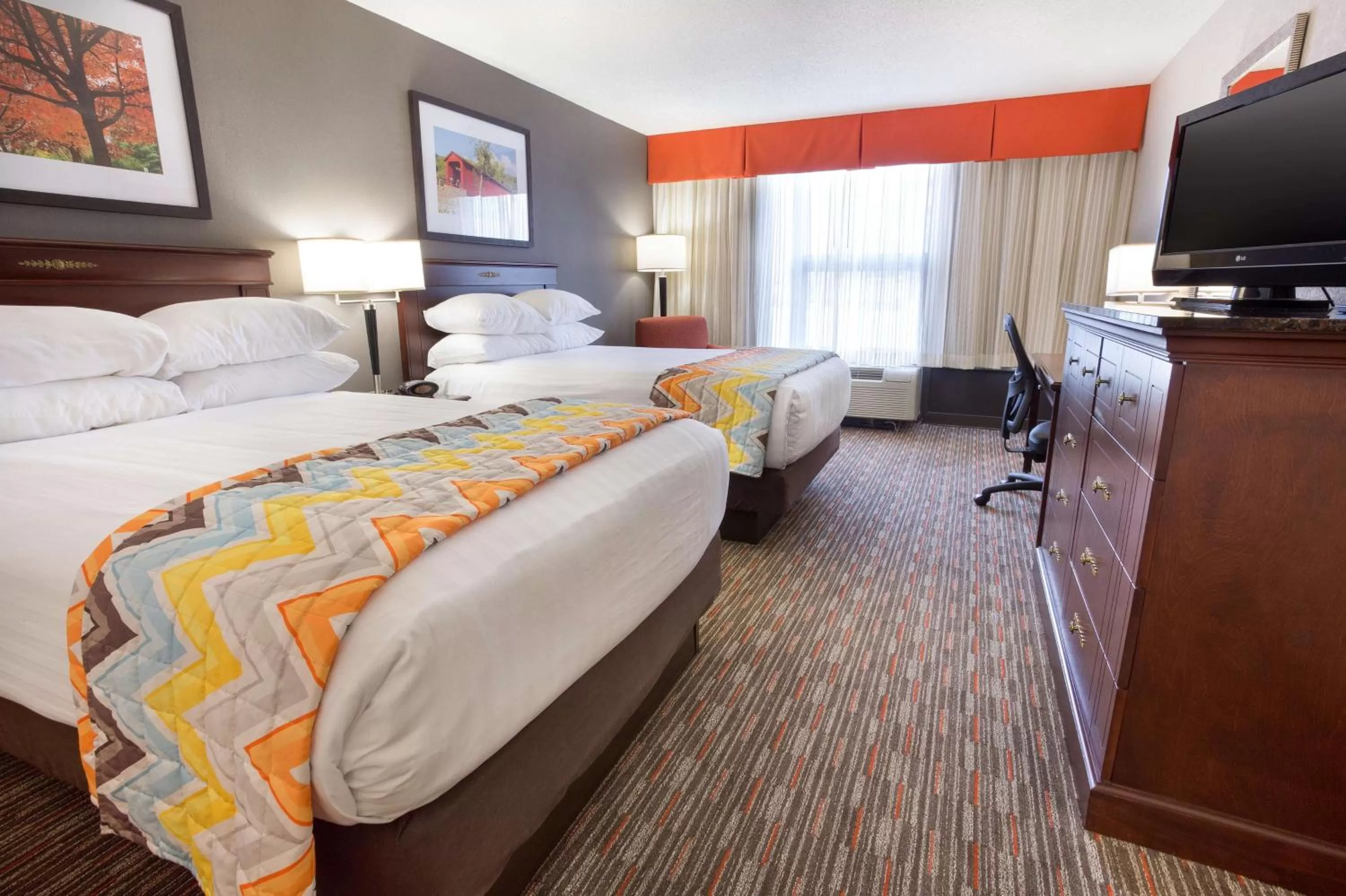 Photo of the whole room, Bed in Pear Tree Inn Terre Haute