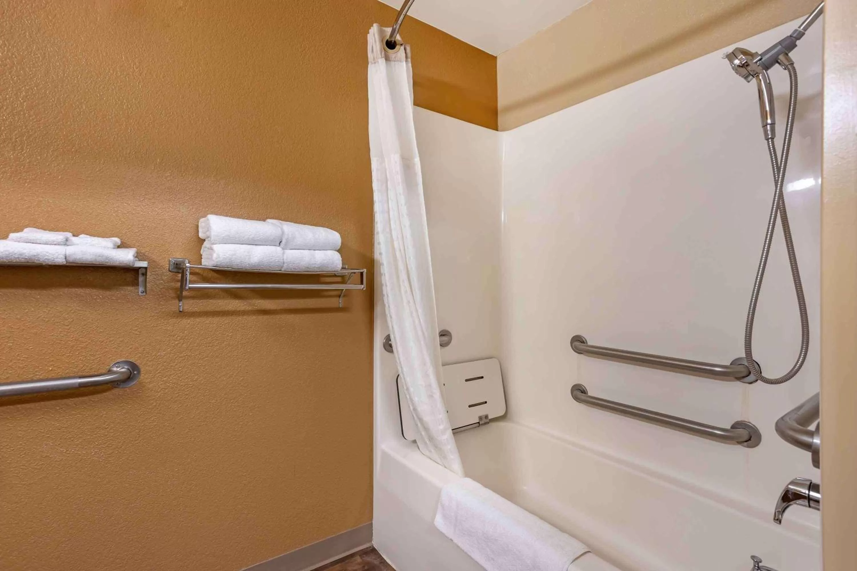 Bathroom in Extended Stay America Select Suites - Columbia - Stadium Blvd