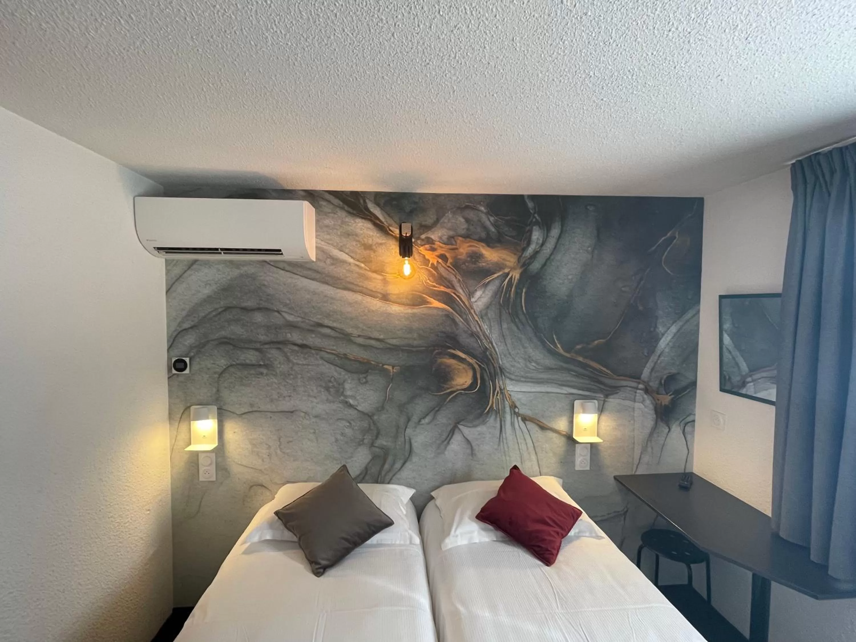 Bed in Hôtel The Originals Access, Bourges Nord Saint-Doulchard