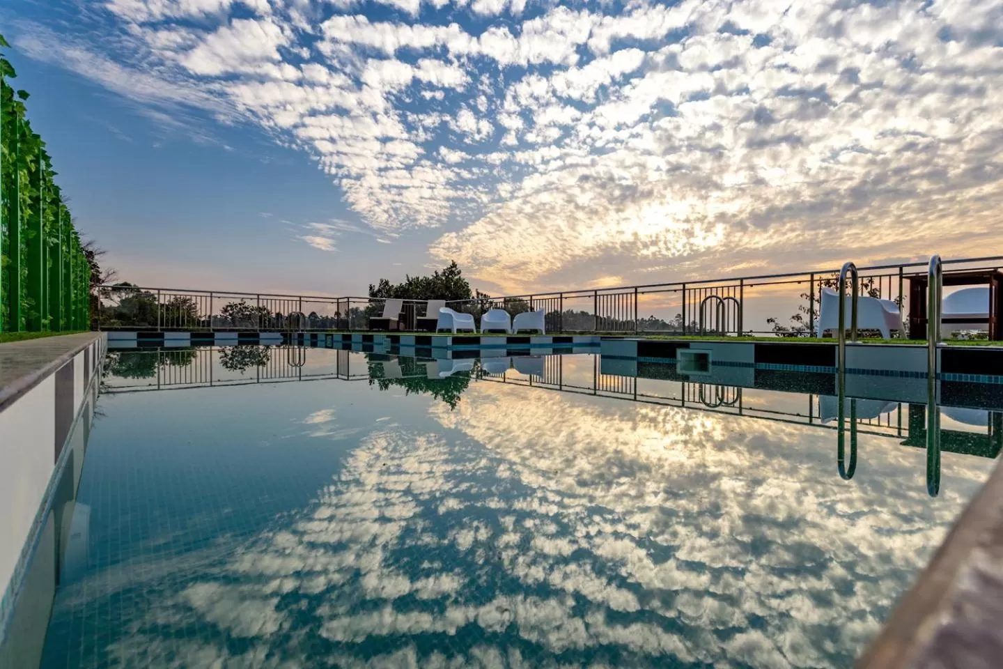 Swimming pool in HOTEL WHITE HOUSE, Munnar