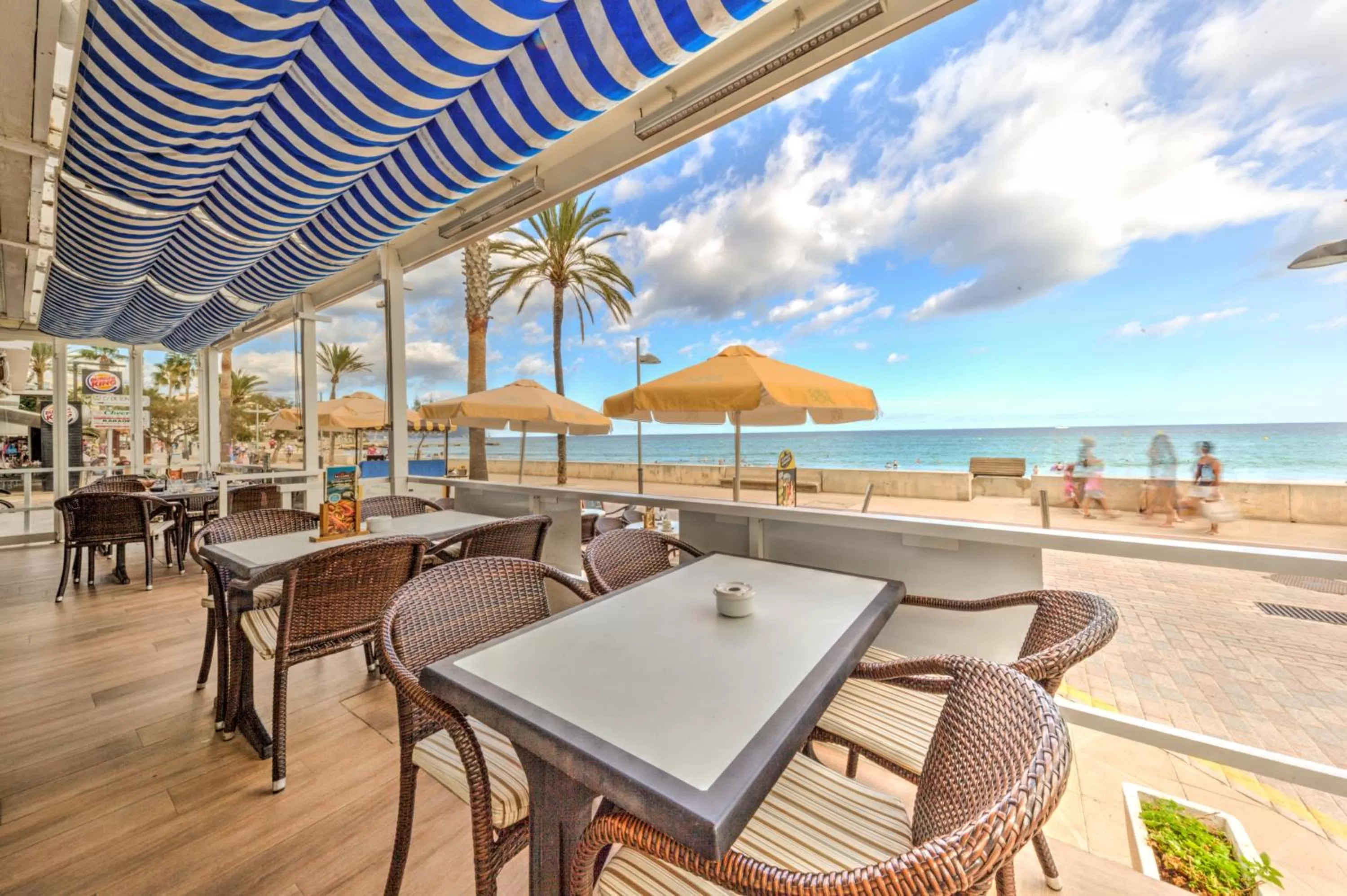 Restaurant/places to eat in Hotel Voramar