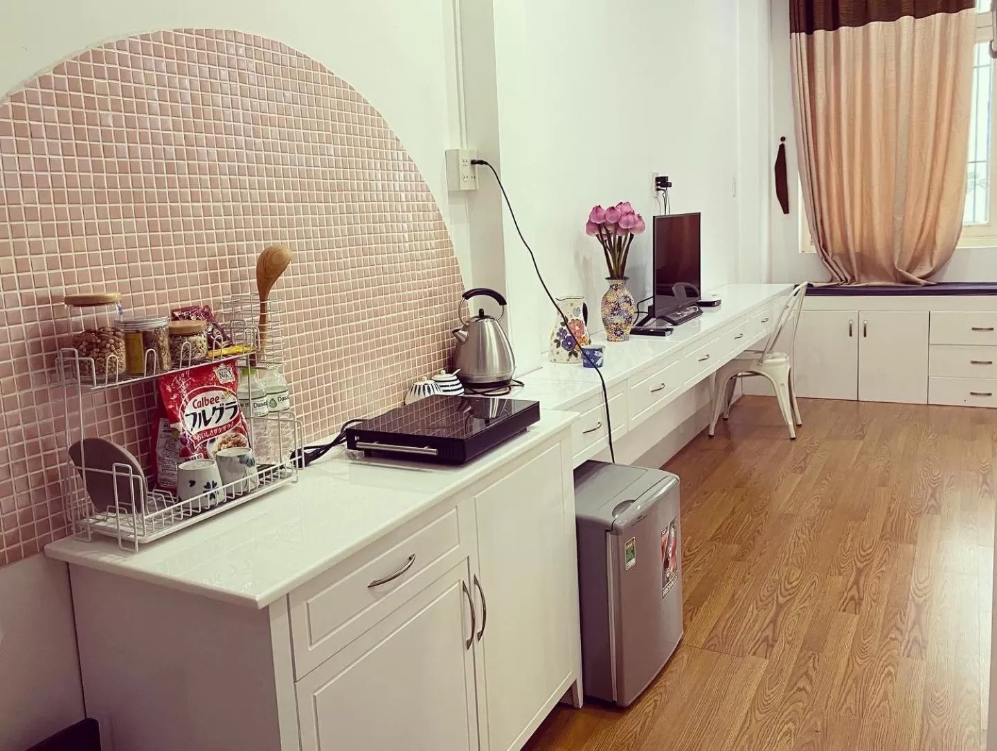 Kitchen/Kitchenette in Emerald Boutique Stay 2