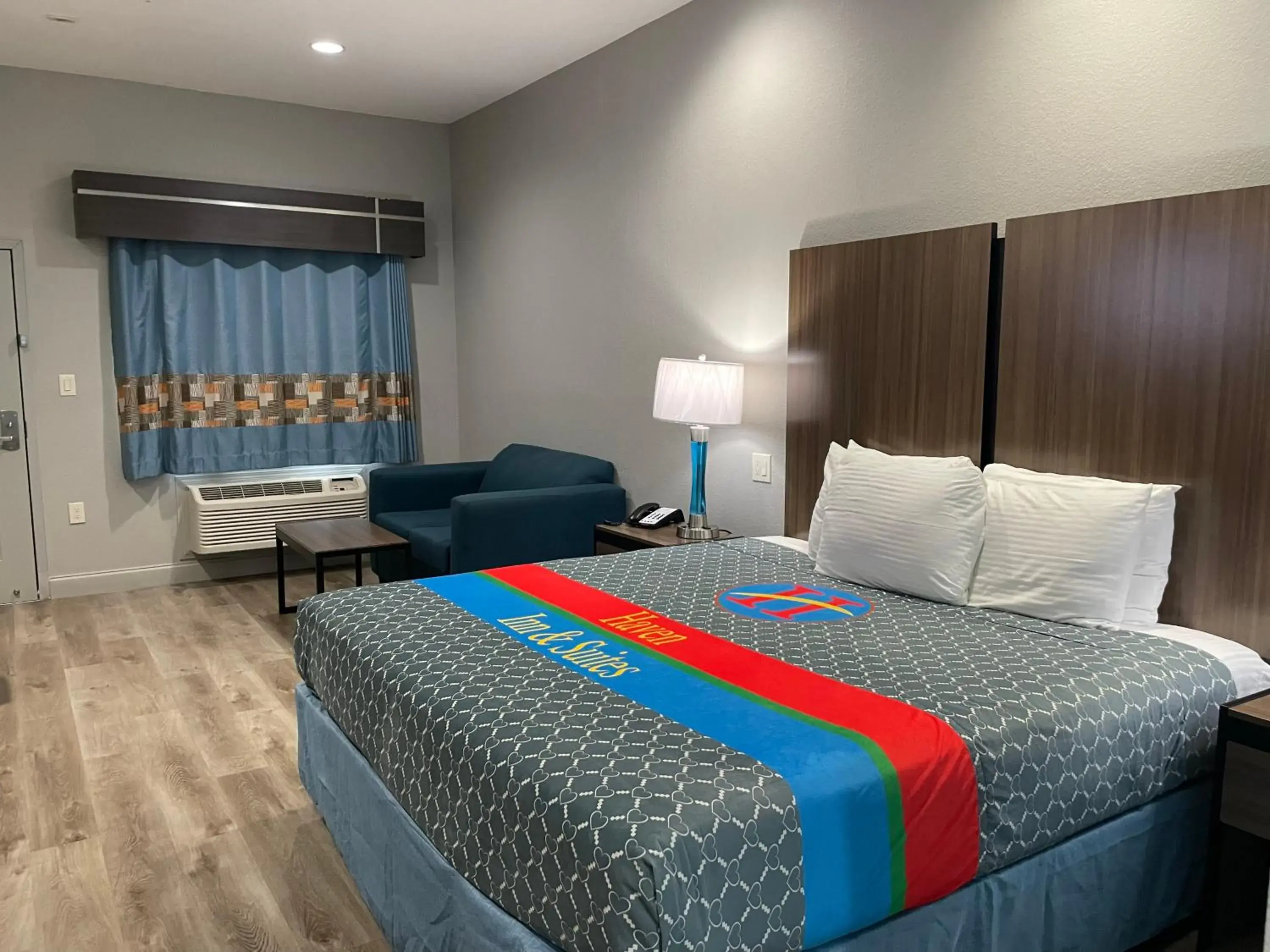 King Room - Smoking in Haven Inn & Suites Downtown Houston. King Room - Smoking in Haven Inn & Suites Downtown Houston.