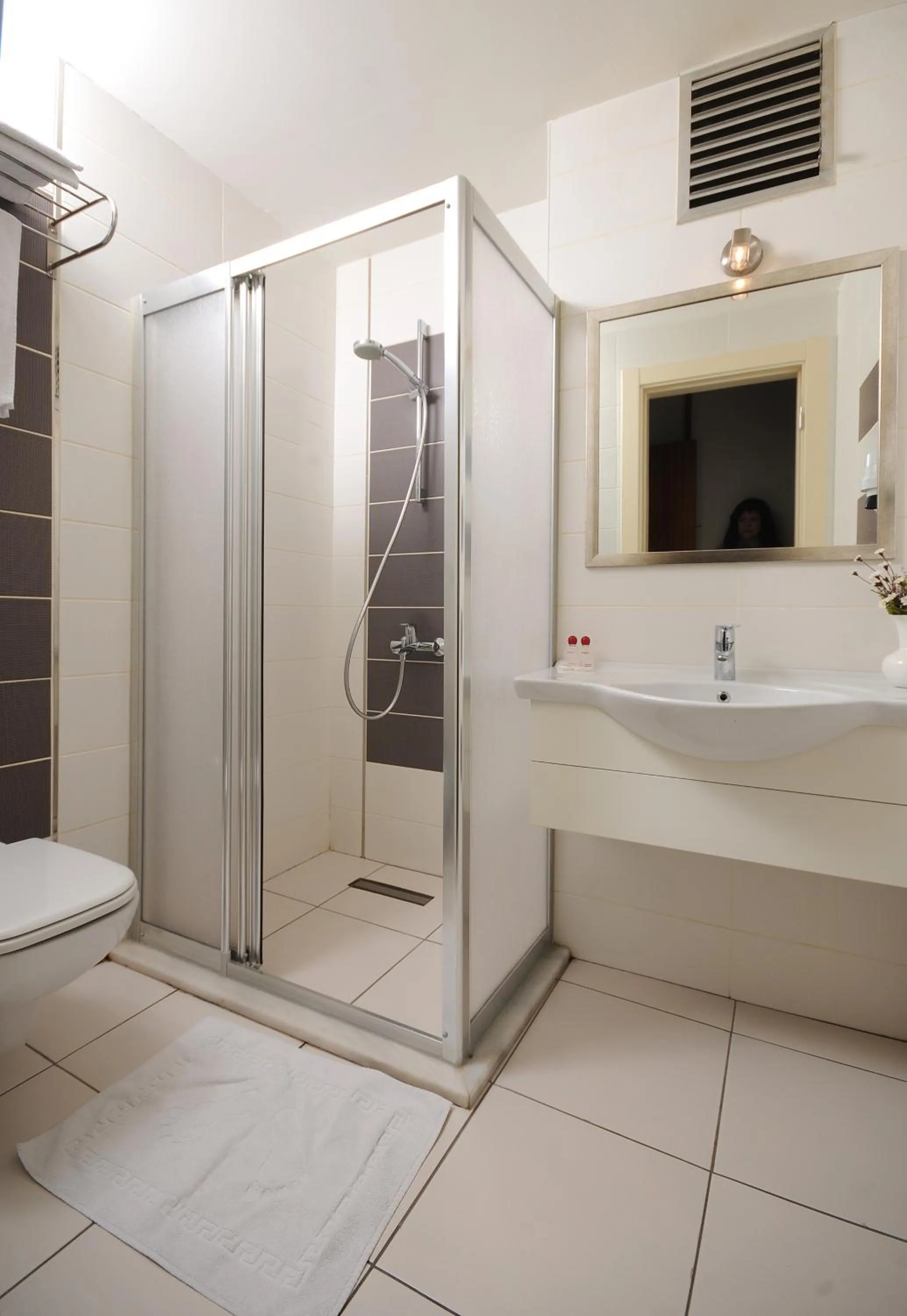 Bathroom in Baykara Hotel