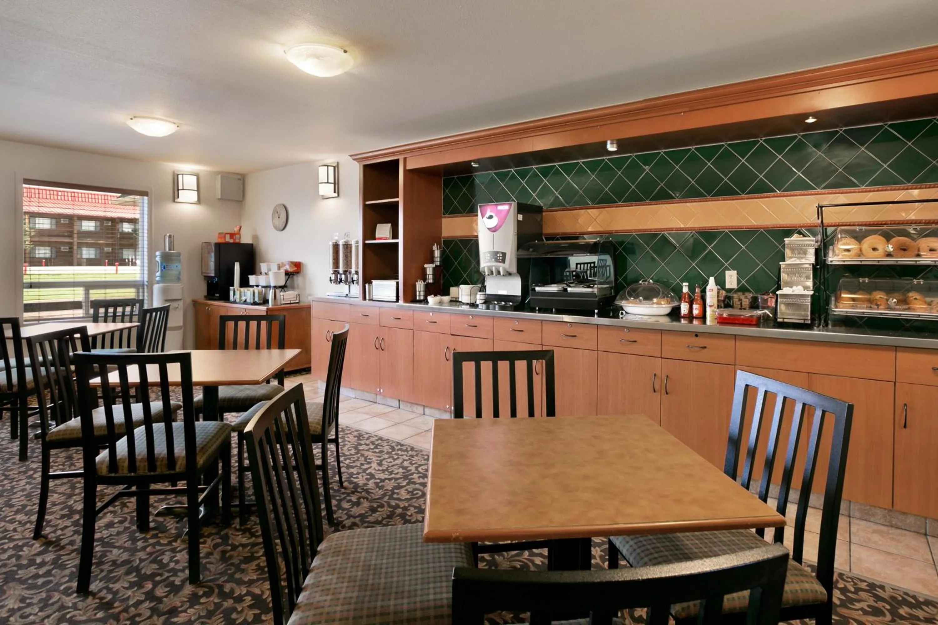 Restaurant/places to eat in Super 8 by Wyndham Slave Lake AB