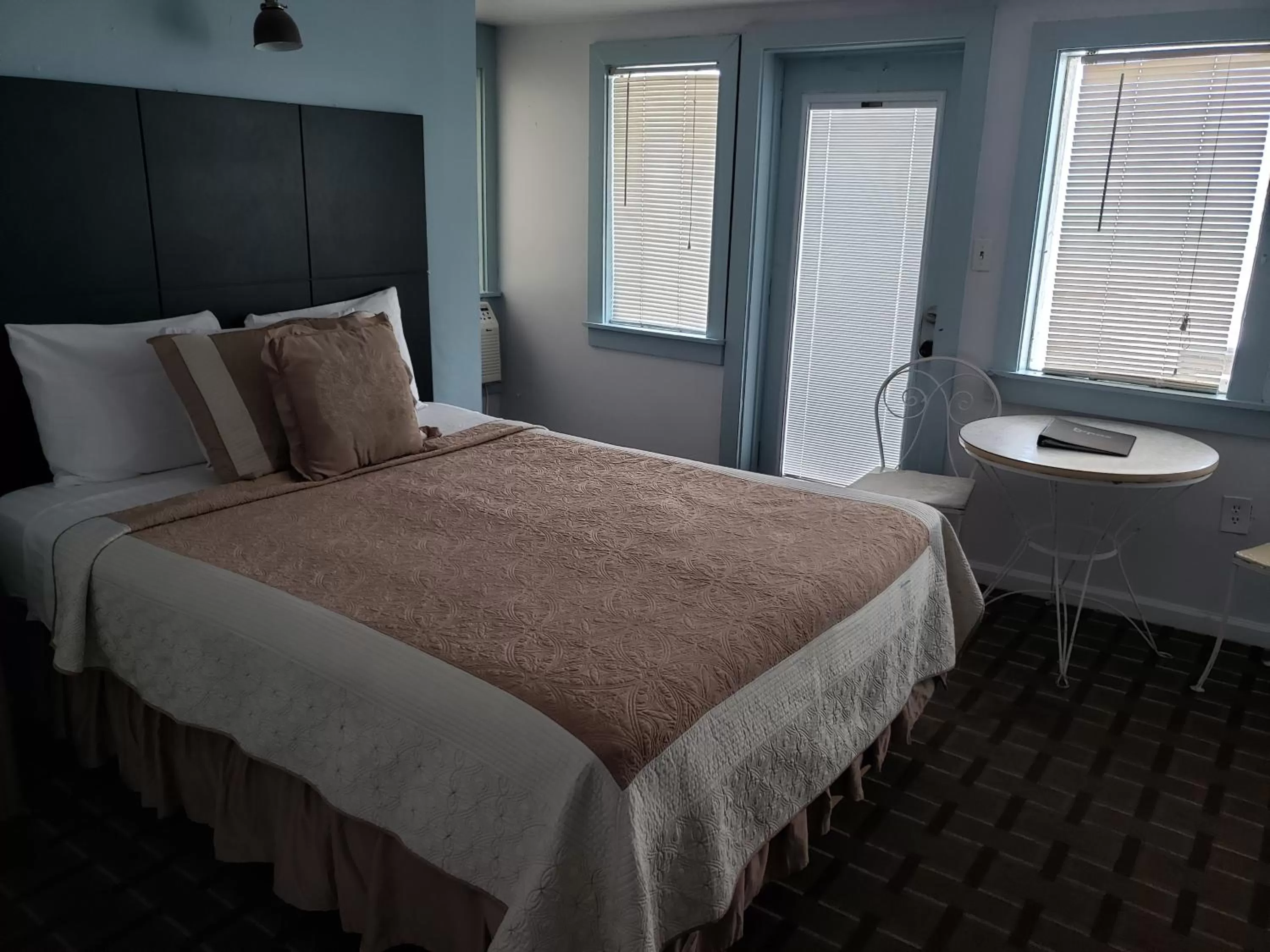 Bed in Topaz Motel - Flagler Beach