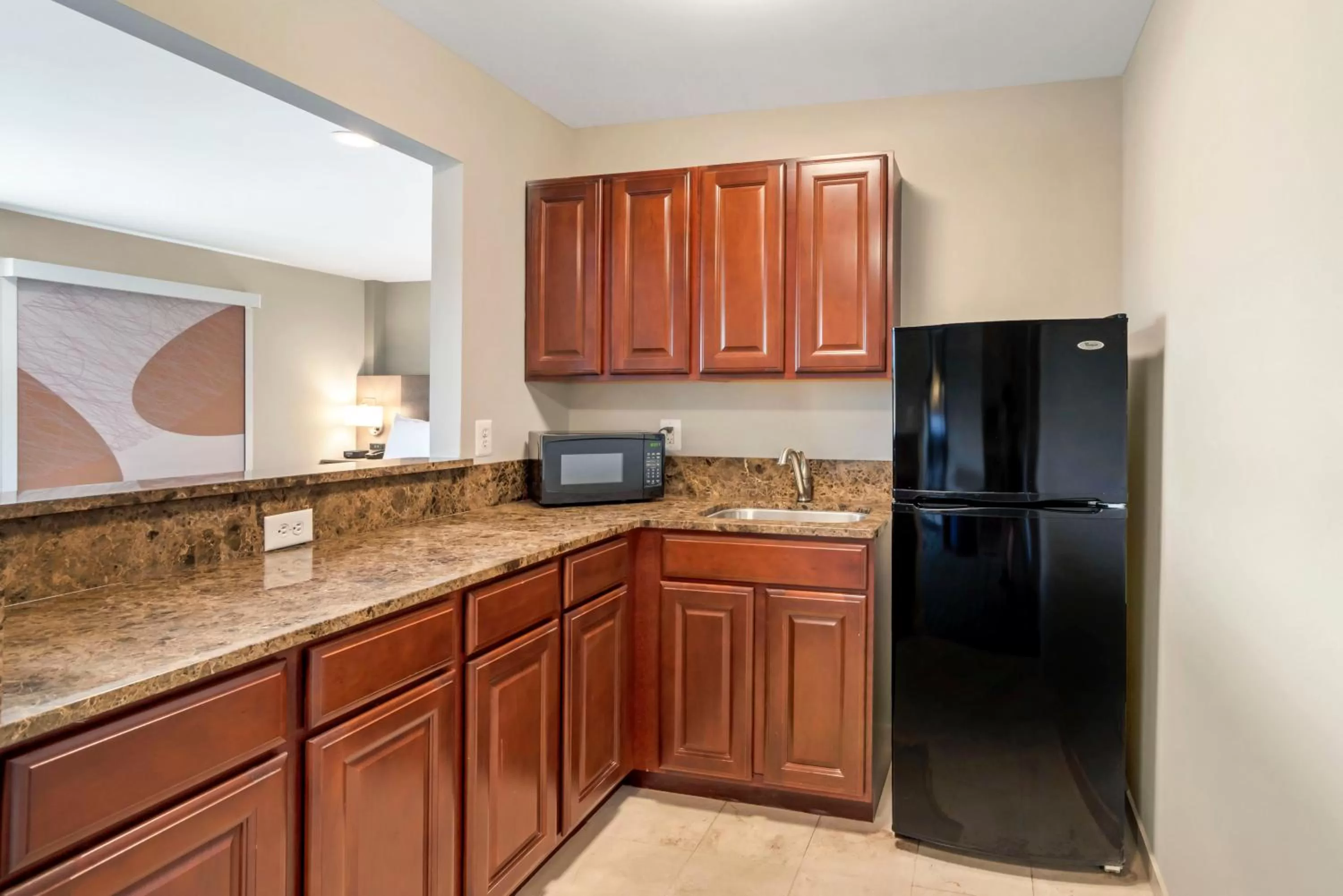 Kitchen or kitchenette in The Inn at Leonardtown, an Ascend Collection Hotel