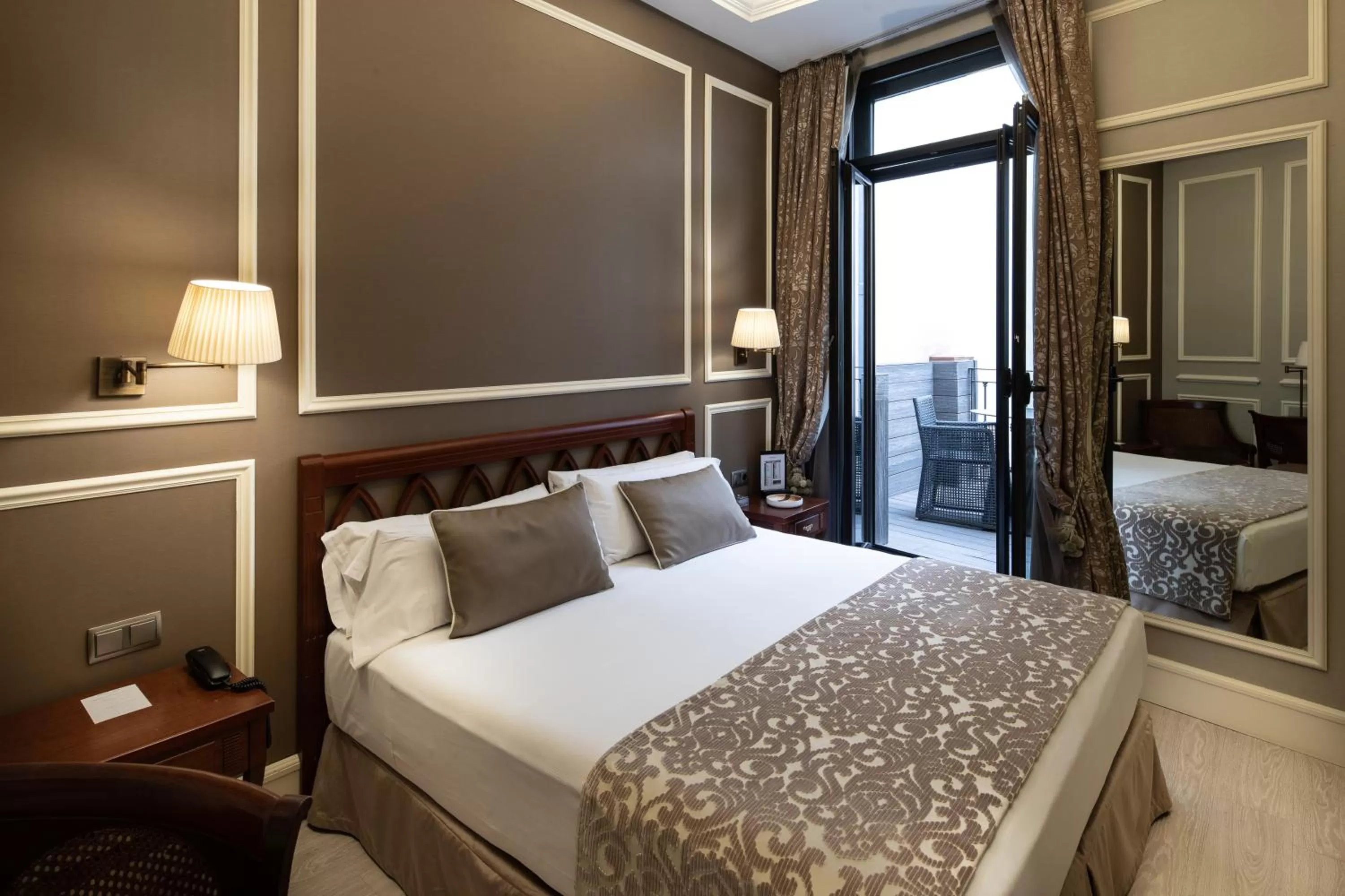 Double Room with Terrace - Smoking in Catalonia Las Cortes