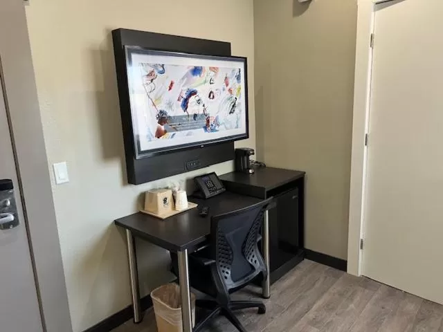 TV and multimedia in Super 8 by Wyndham San Francisco/Union Square Area