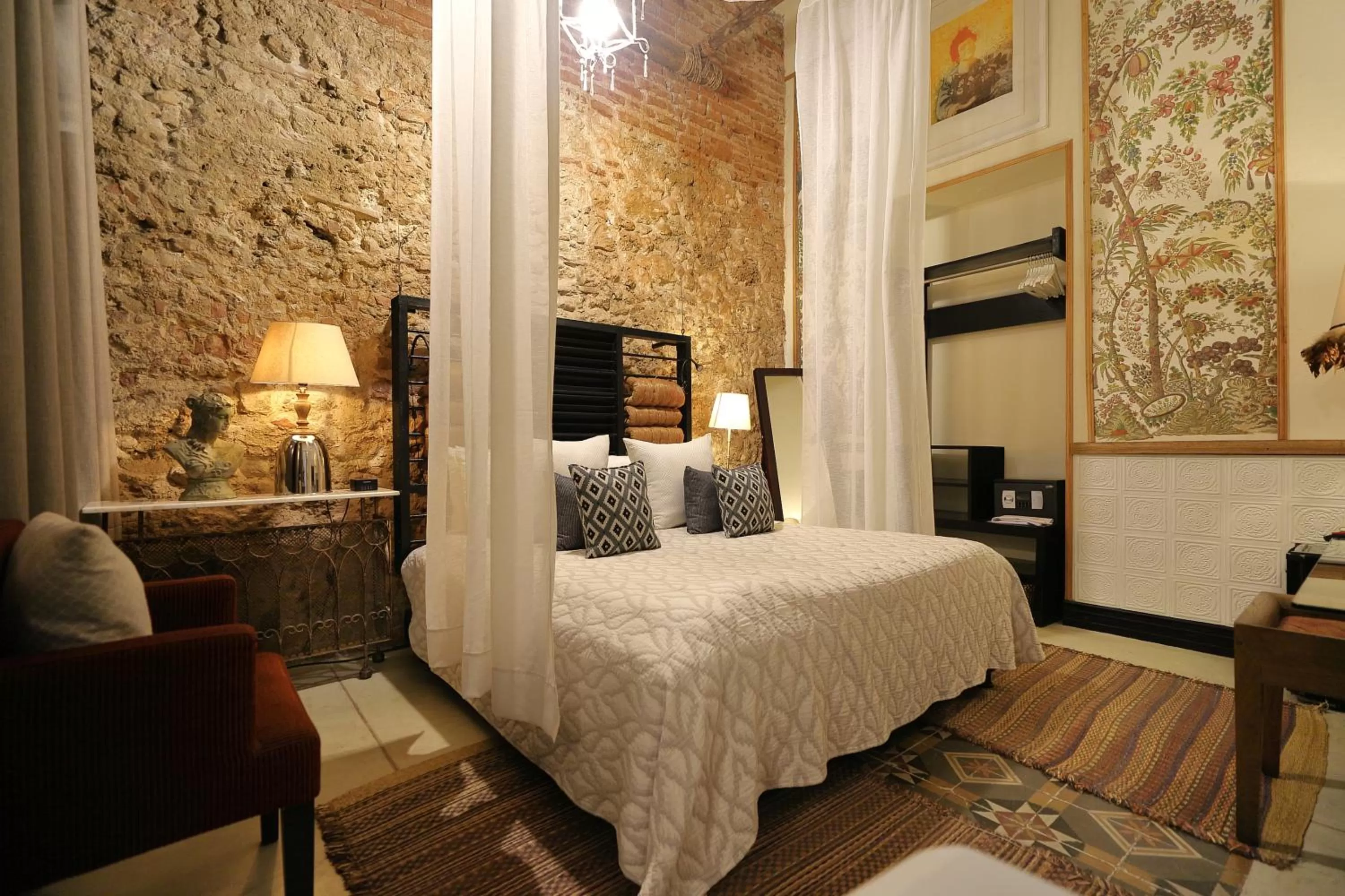 Staff, Bed in Hotel Casa Lola Deluxe Gallery