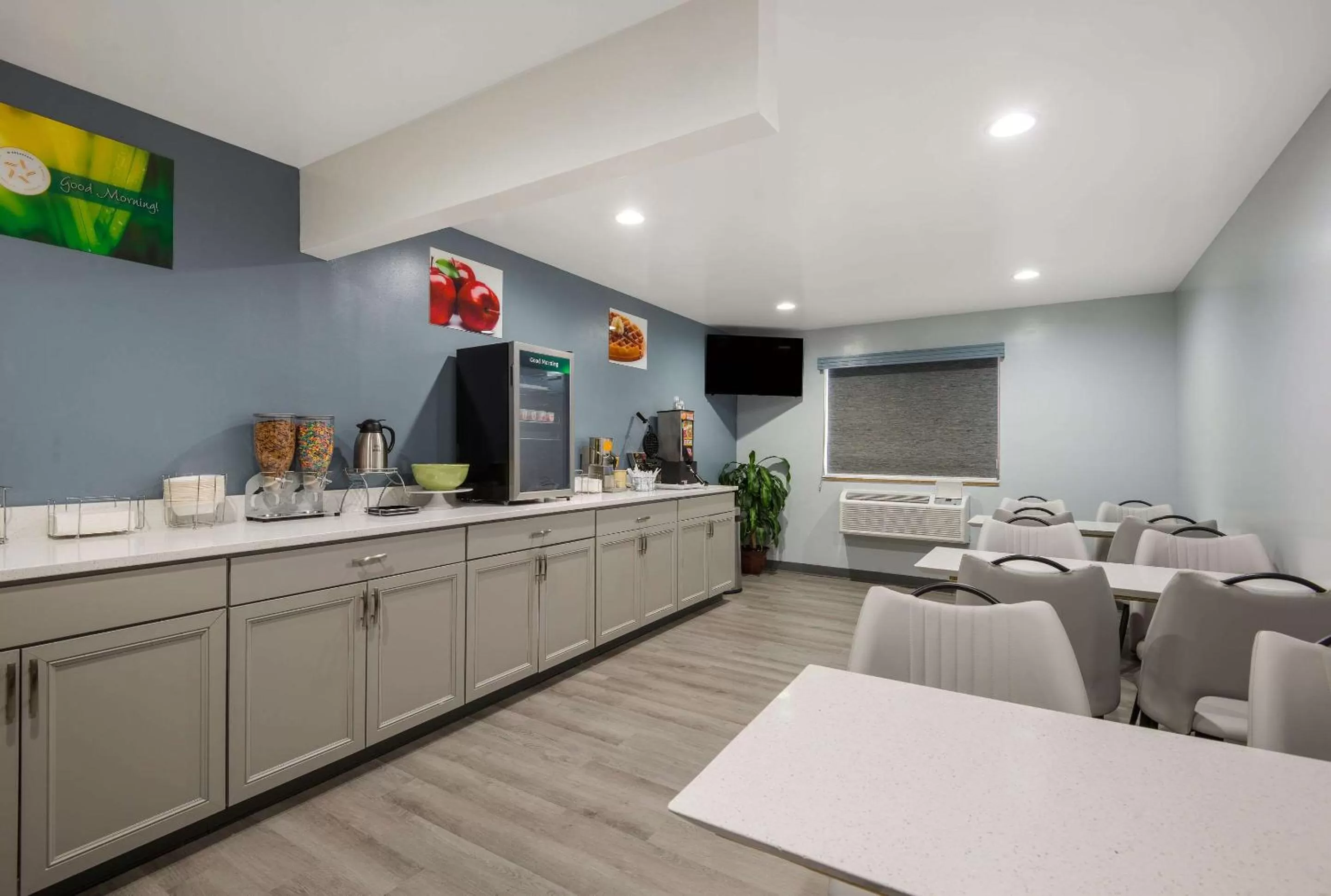 Breakfast, Restaurant/Places to Eat in Super 8 by Wyndham Oneida Verona