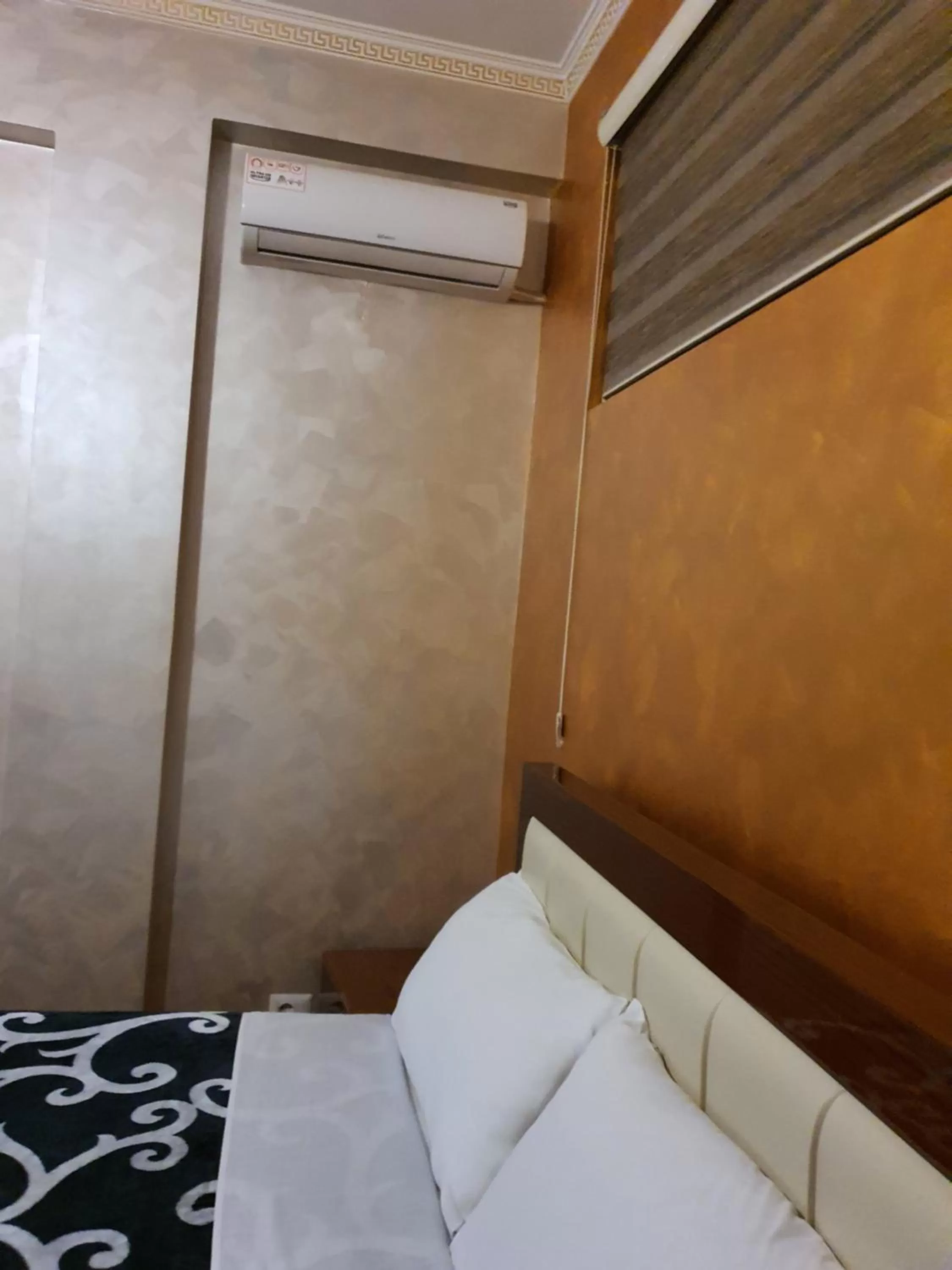 Bed in Kompleksi GJONI