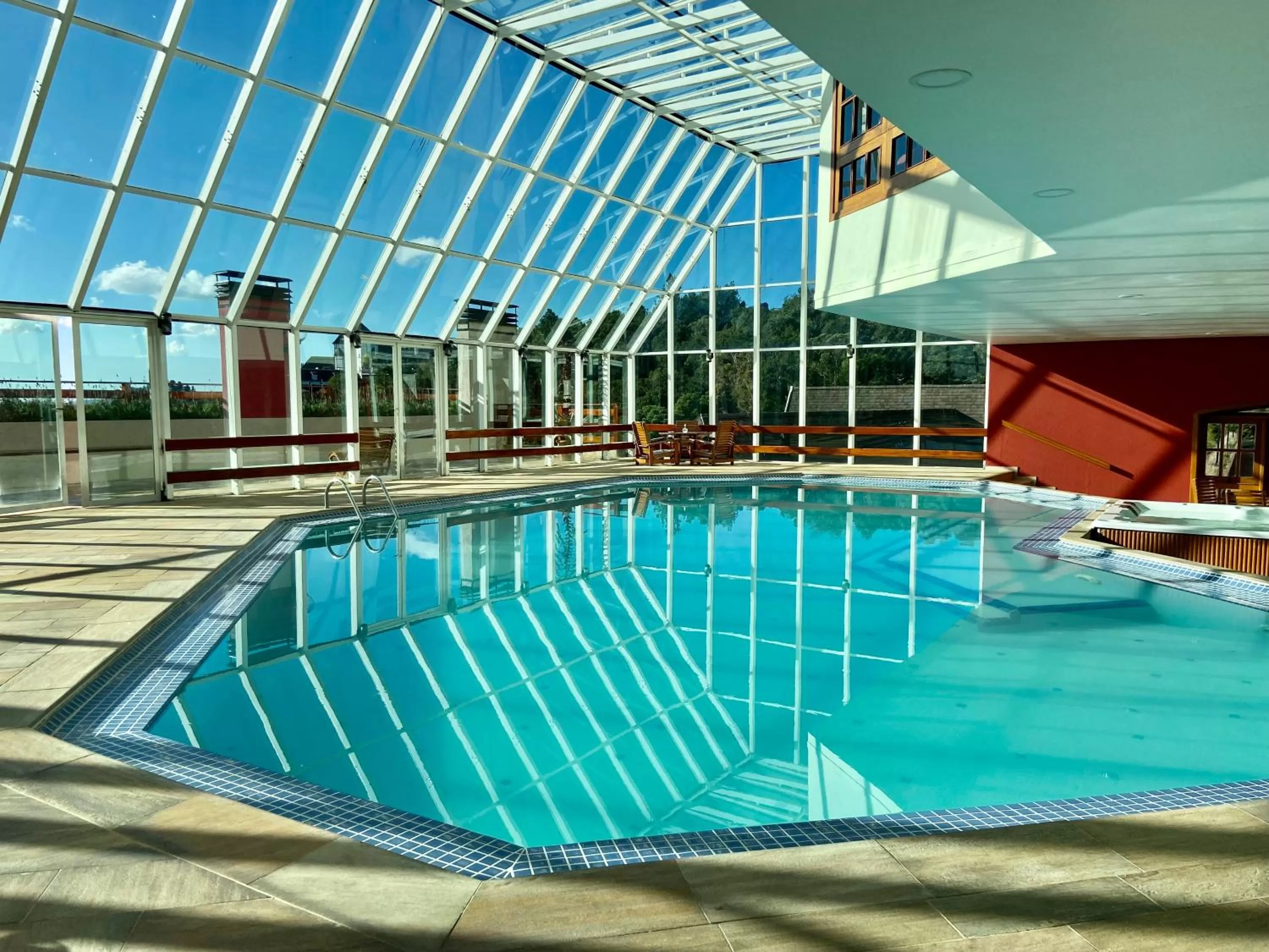 Swimming Pool in MineirINN l Piscina Aquecida e Hidro na Montanha
