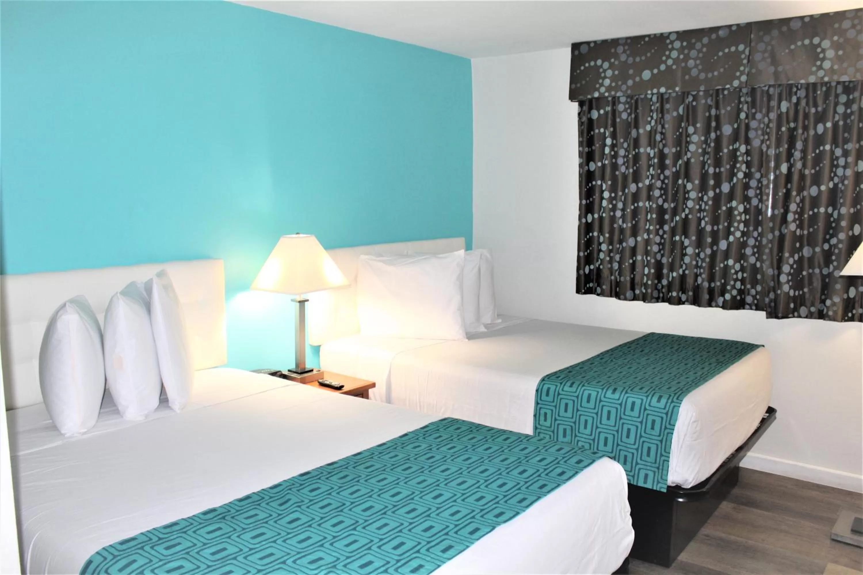 Bedroom, Bed in Howard Johnson Suites by Wyndham San Diego Chula Vista BayFront