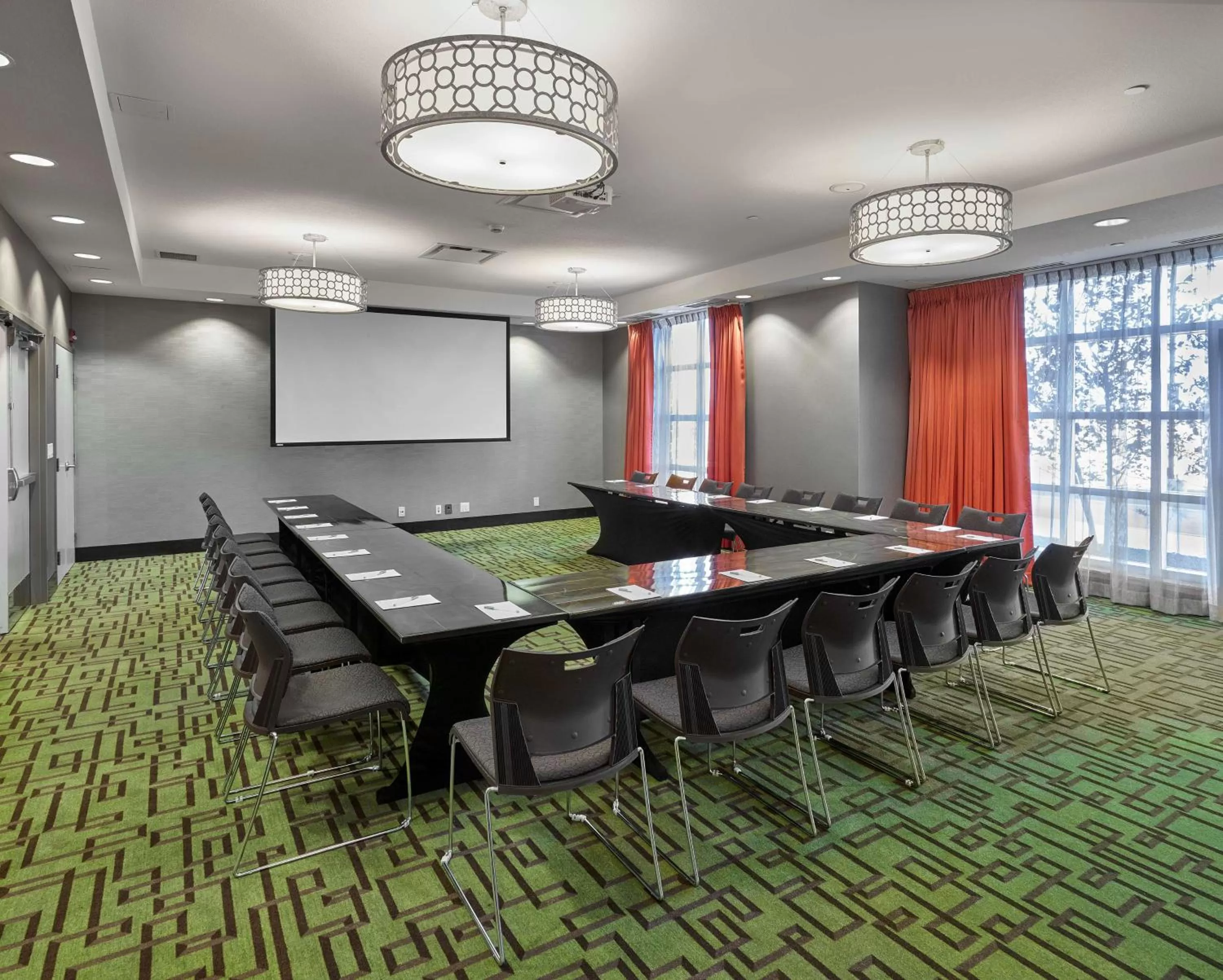 Meeting/conference room in Hampton Inn by Hilton Calgary Airport North