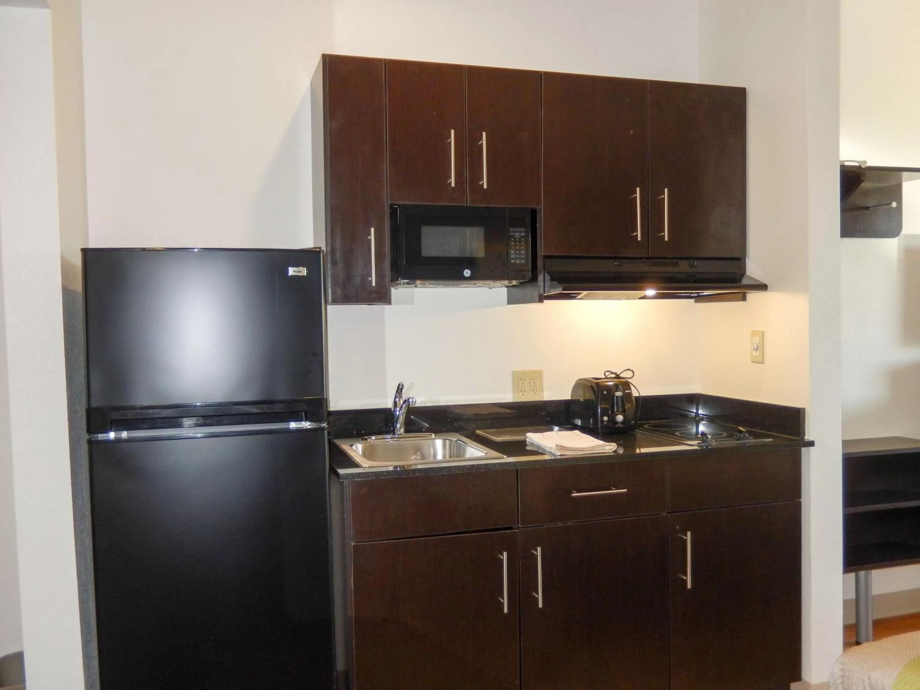 Kitchen or kitchenette in Studio 6-Yukon, OK