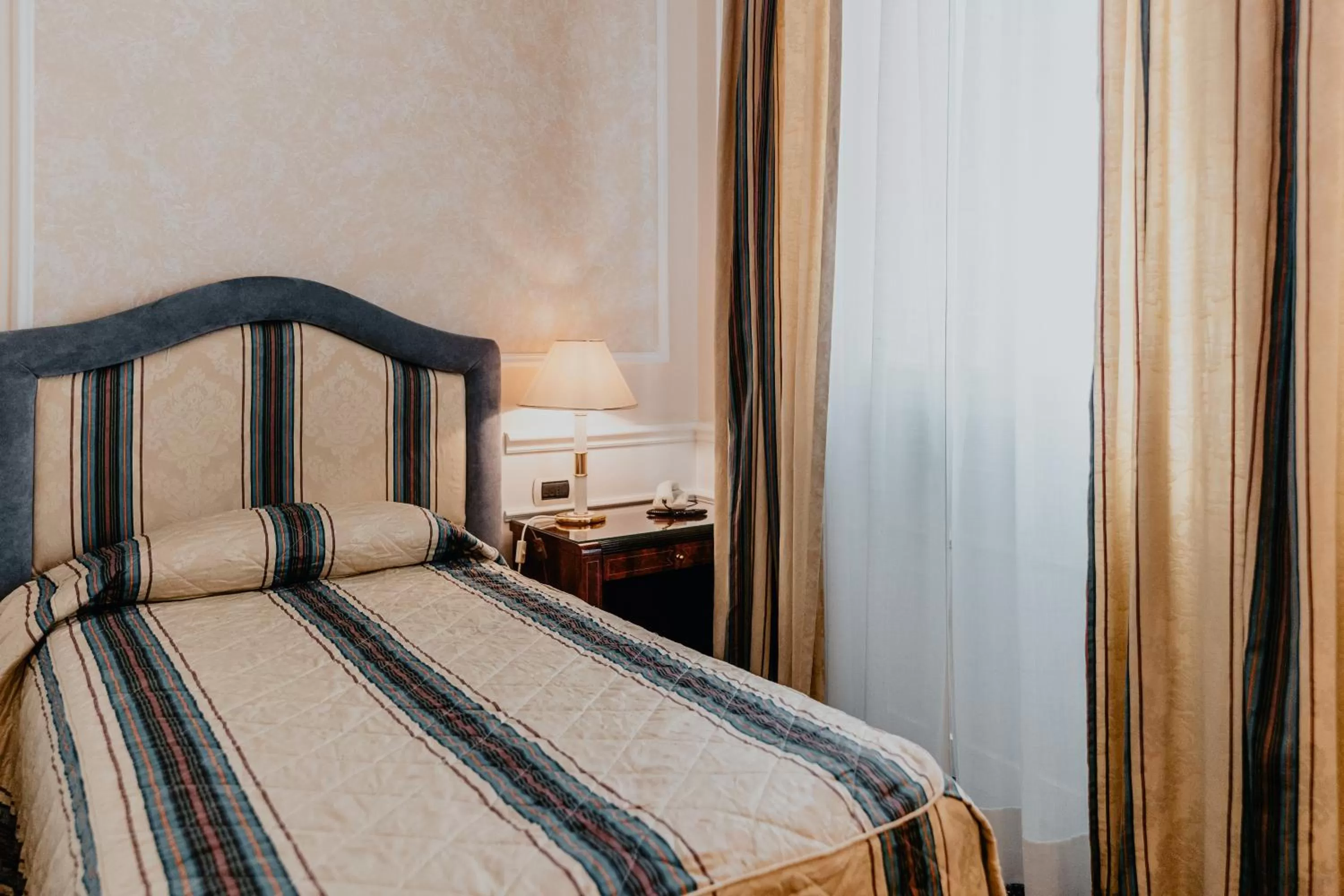 Bed in Hotel De La Ville