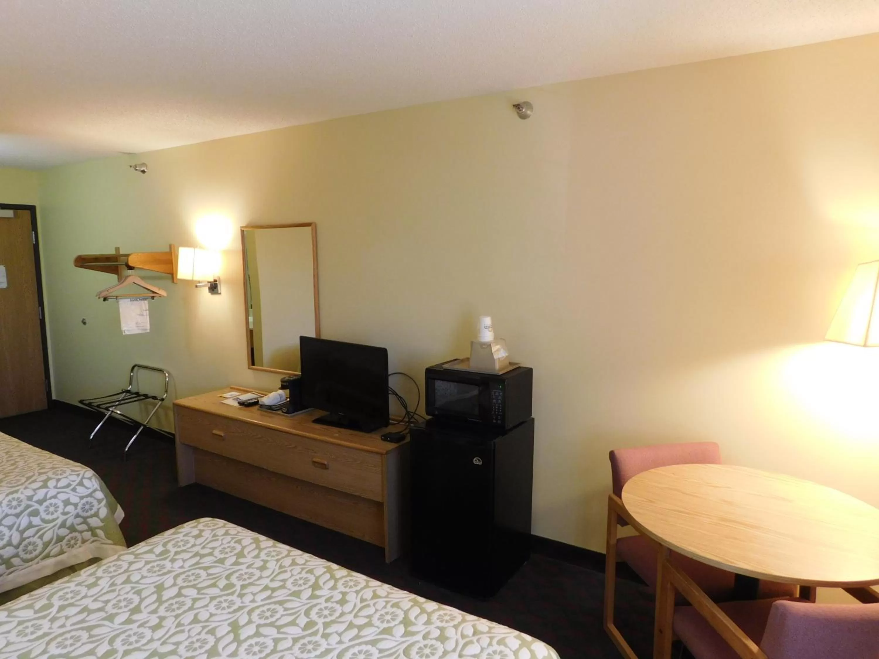 Bedroom, Bed in Days Inn by Wyndham Lexington NE