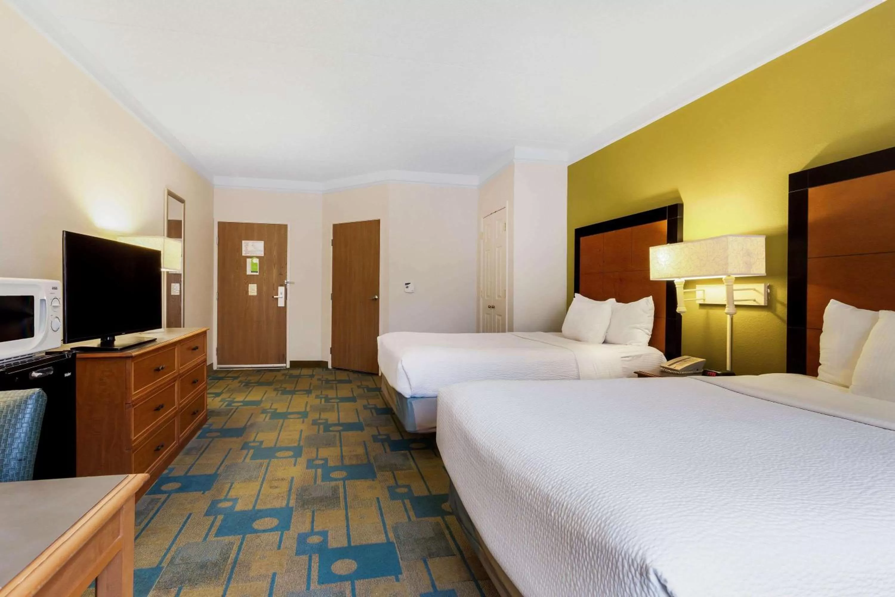 Photo of the whole room, Bed in La Quinta by Wyndham St. Pete-Clearwater Airport