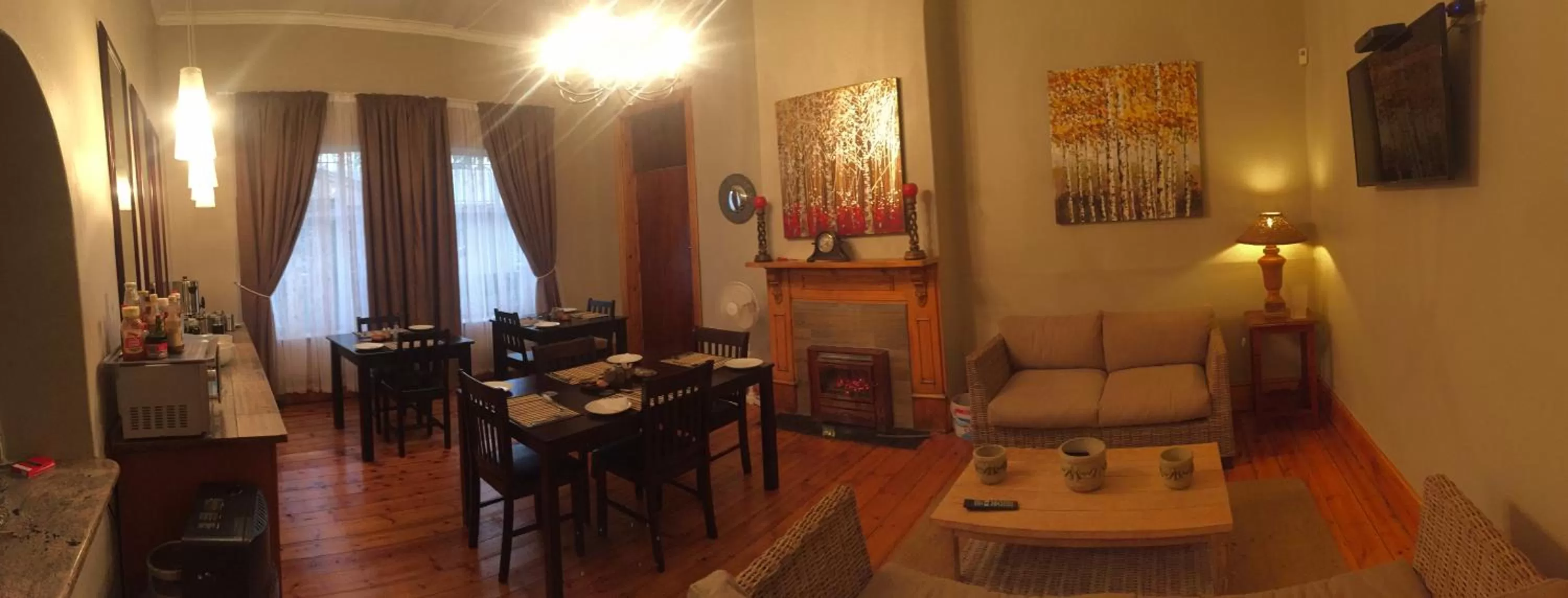 Communal lounge/ TV room in Tranquil House B&B @ 1 College Ave