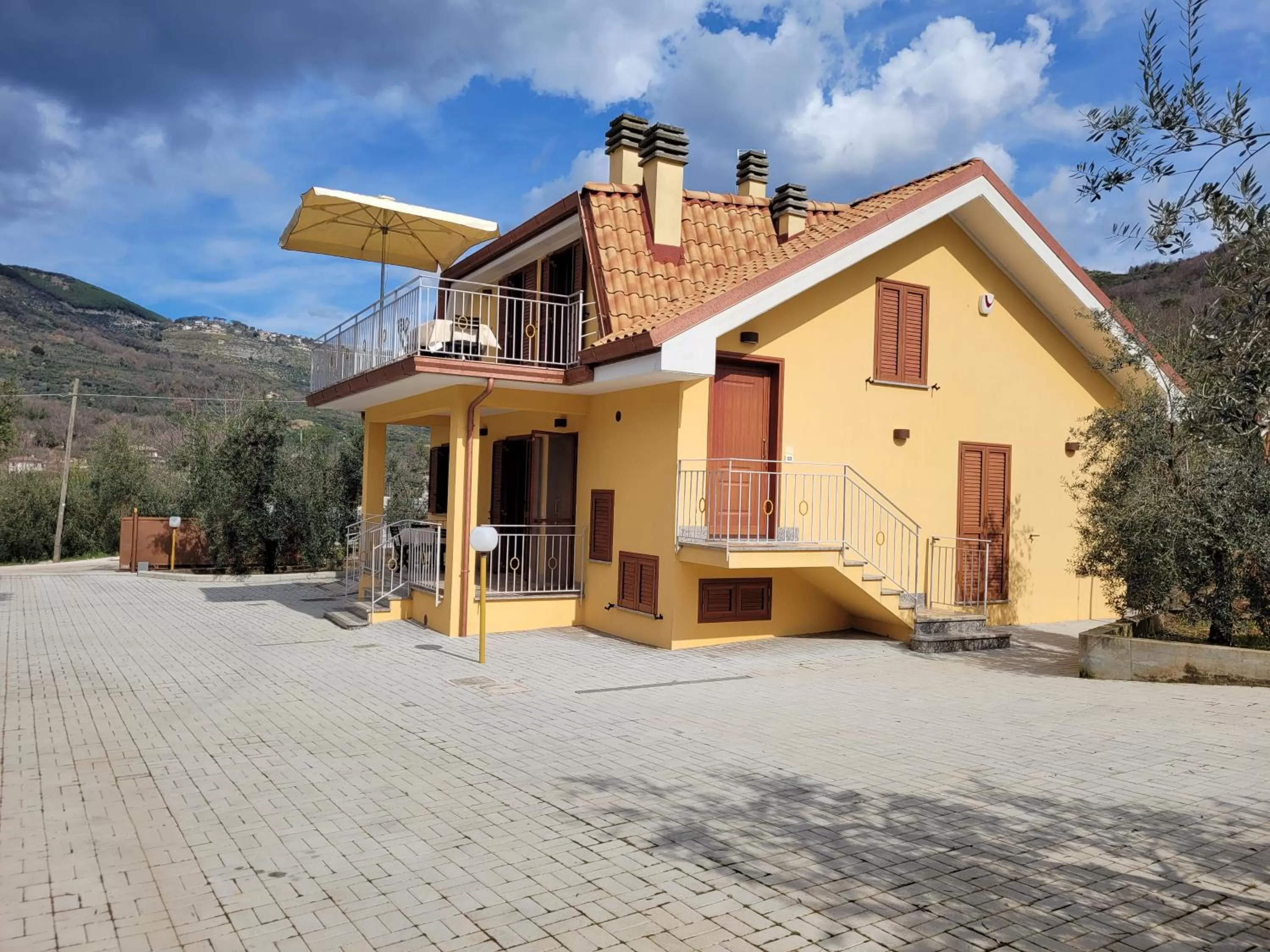 Alloggio turistico Magnifico Alessandro Valle Bernardo 04025 Lenola nei pressi di Fondi LT