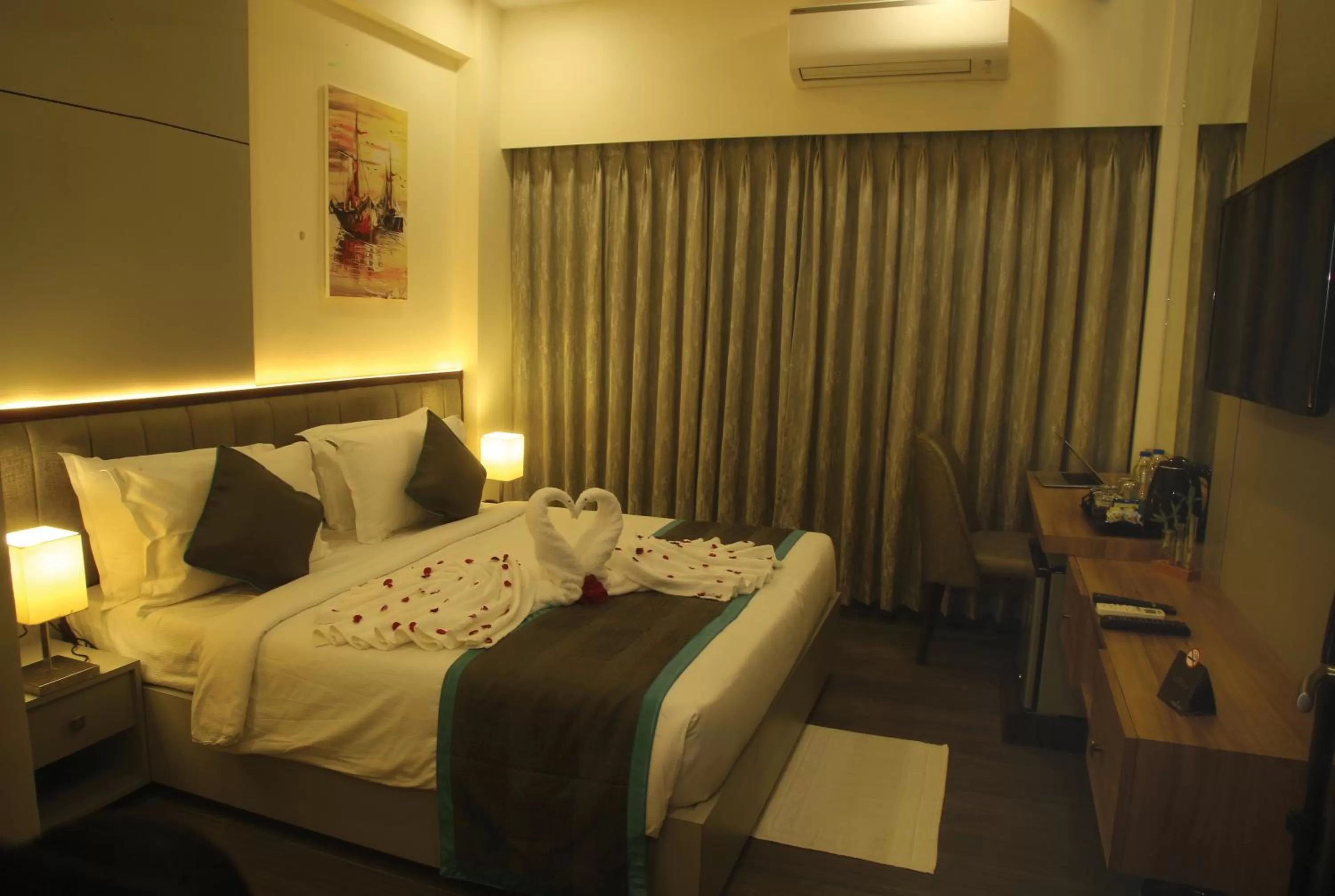 Bed in PARK IRIS HOTELS, Bharathi Nagar