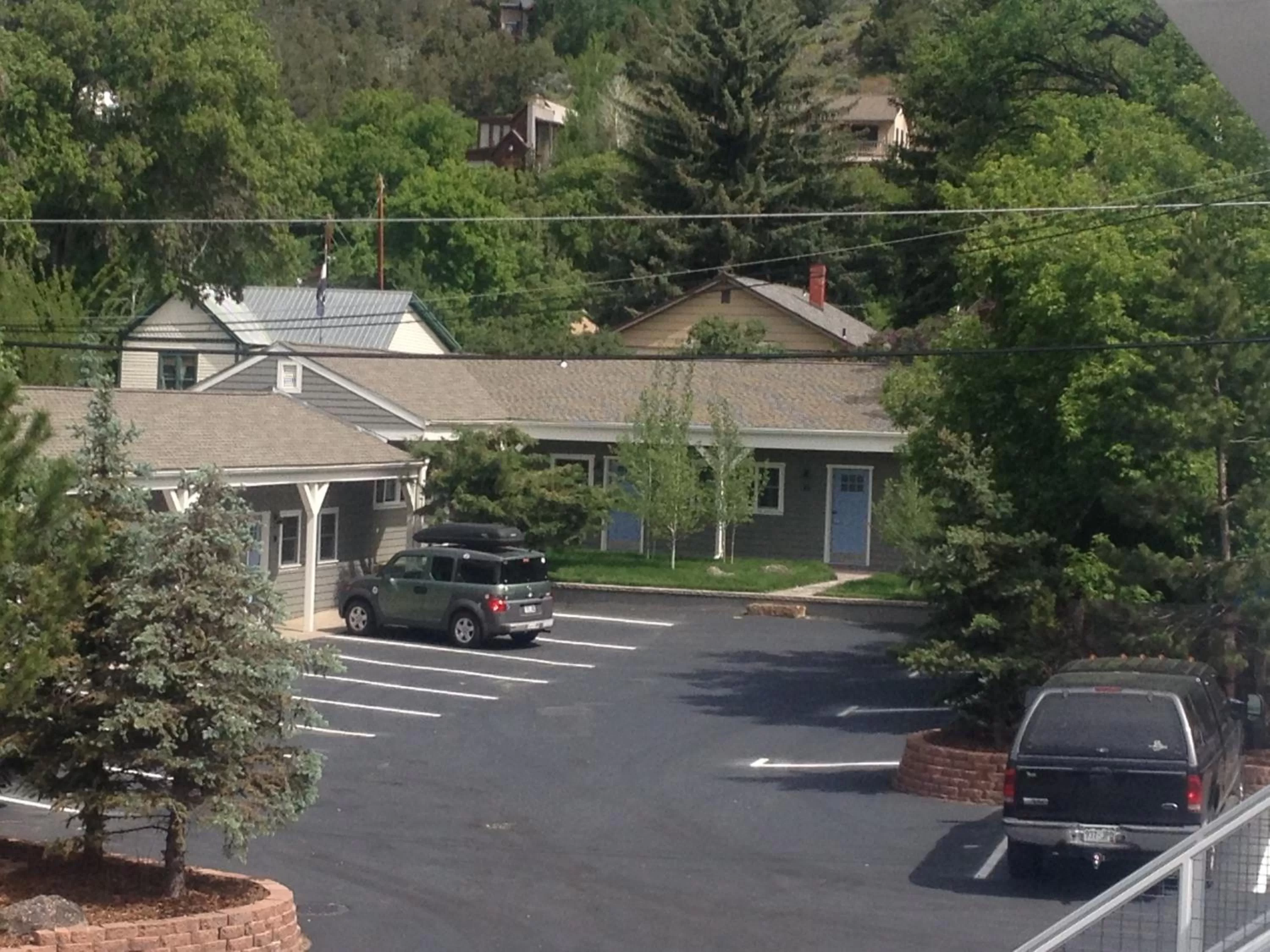 Facade/entrance, Property Building in Basalt Mountain Inn