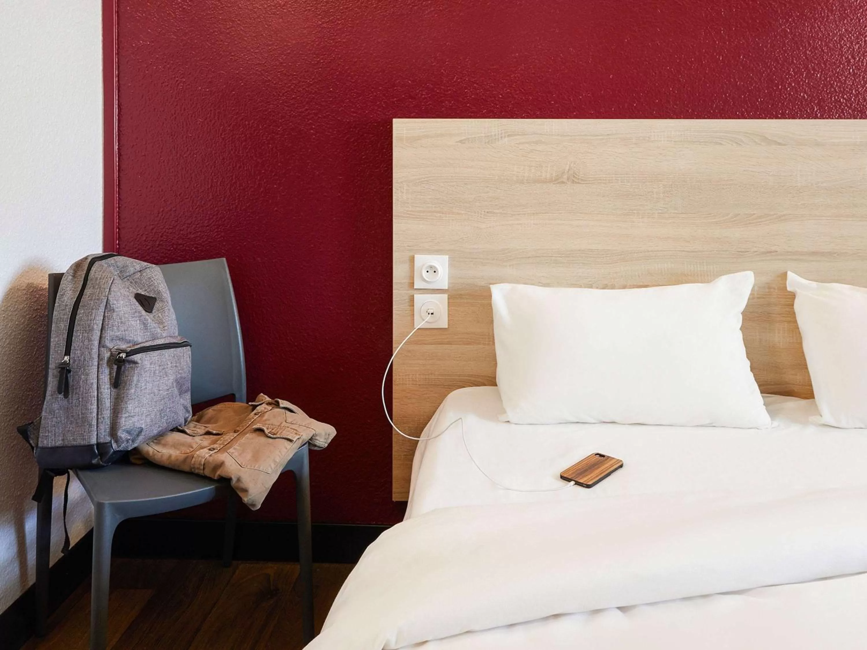 hotelF1 Orange Centre Echangeur A7 A9