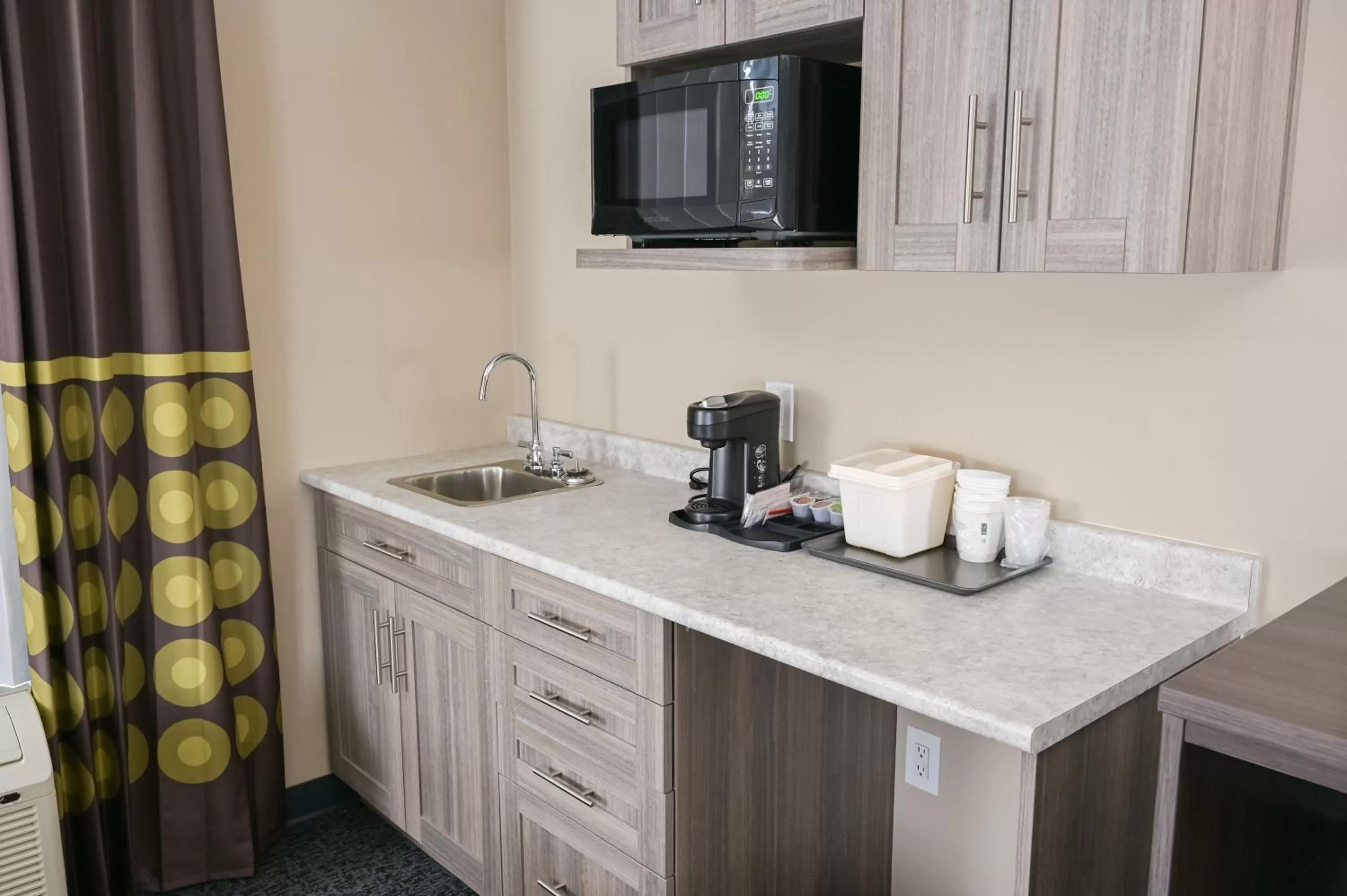 Kitchen/Kitchenette in Super 8 by Wyndham Moosonee