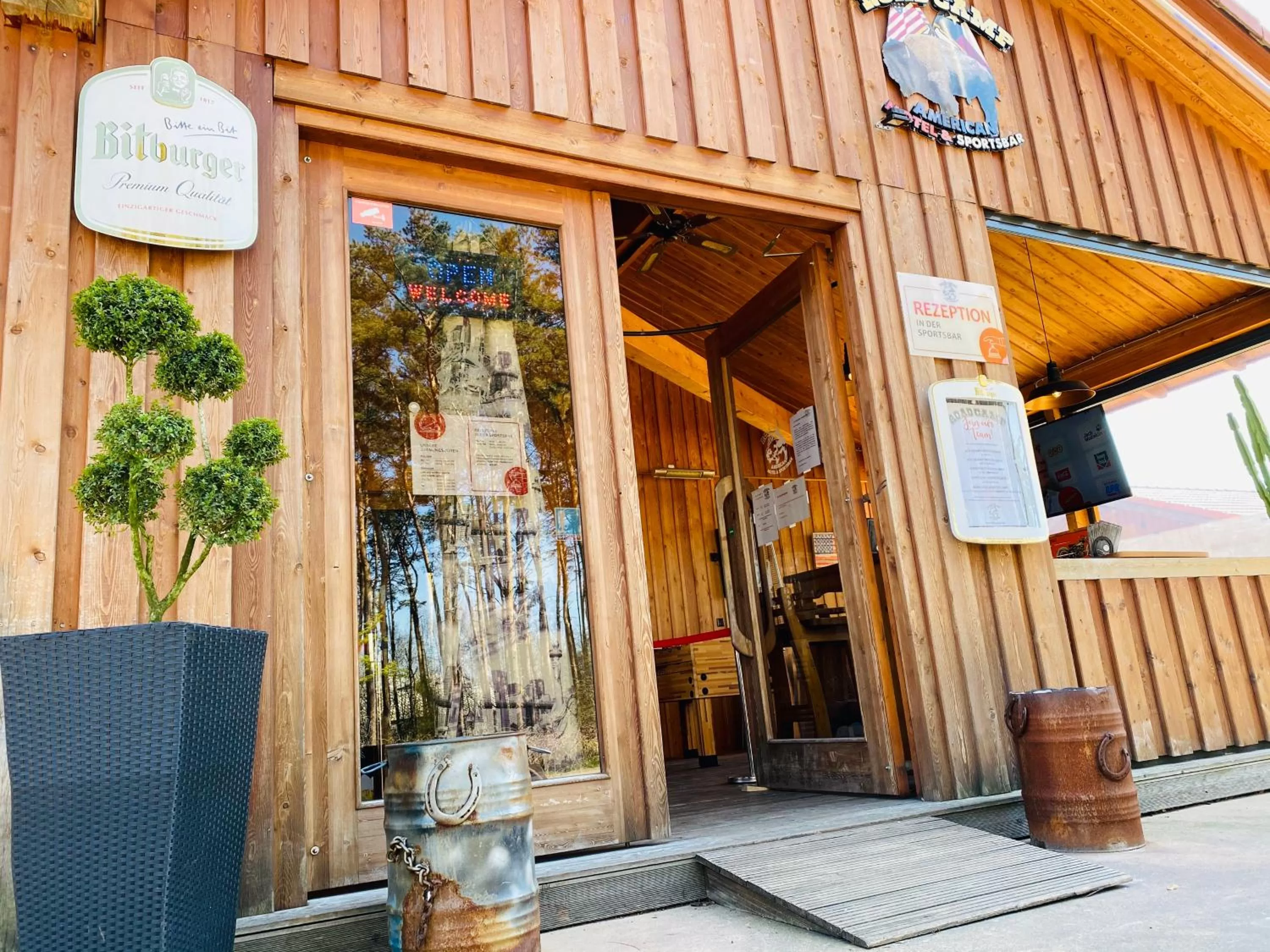 Restaurant/places to eat in Roadcamp - American Motel & Sportsbar