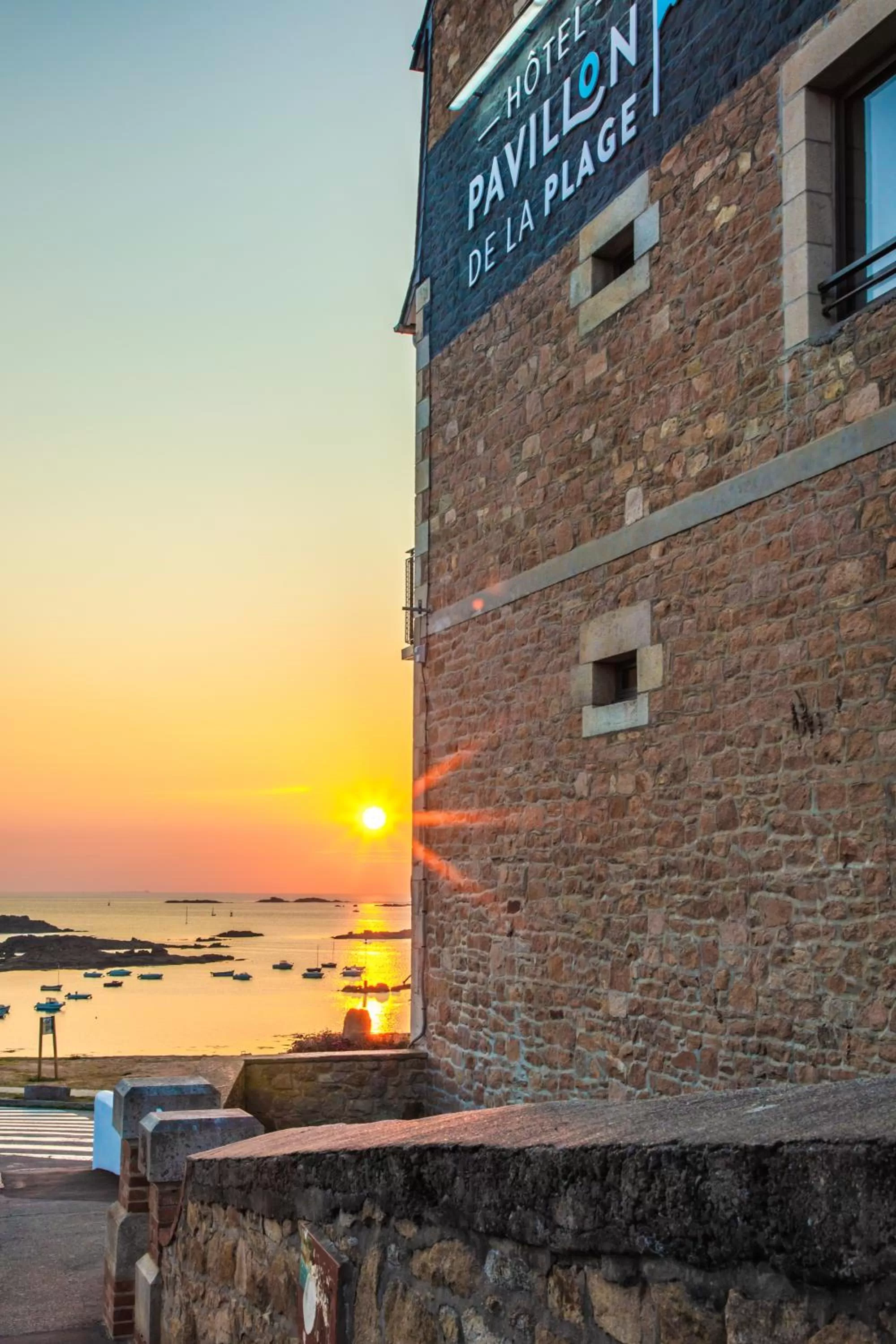 Facade/entrance in Pavillon de la plage
