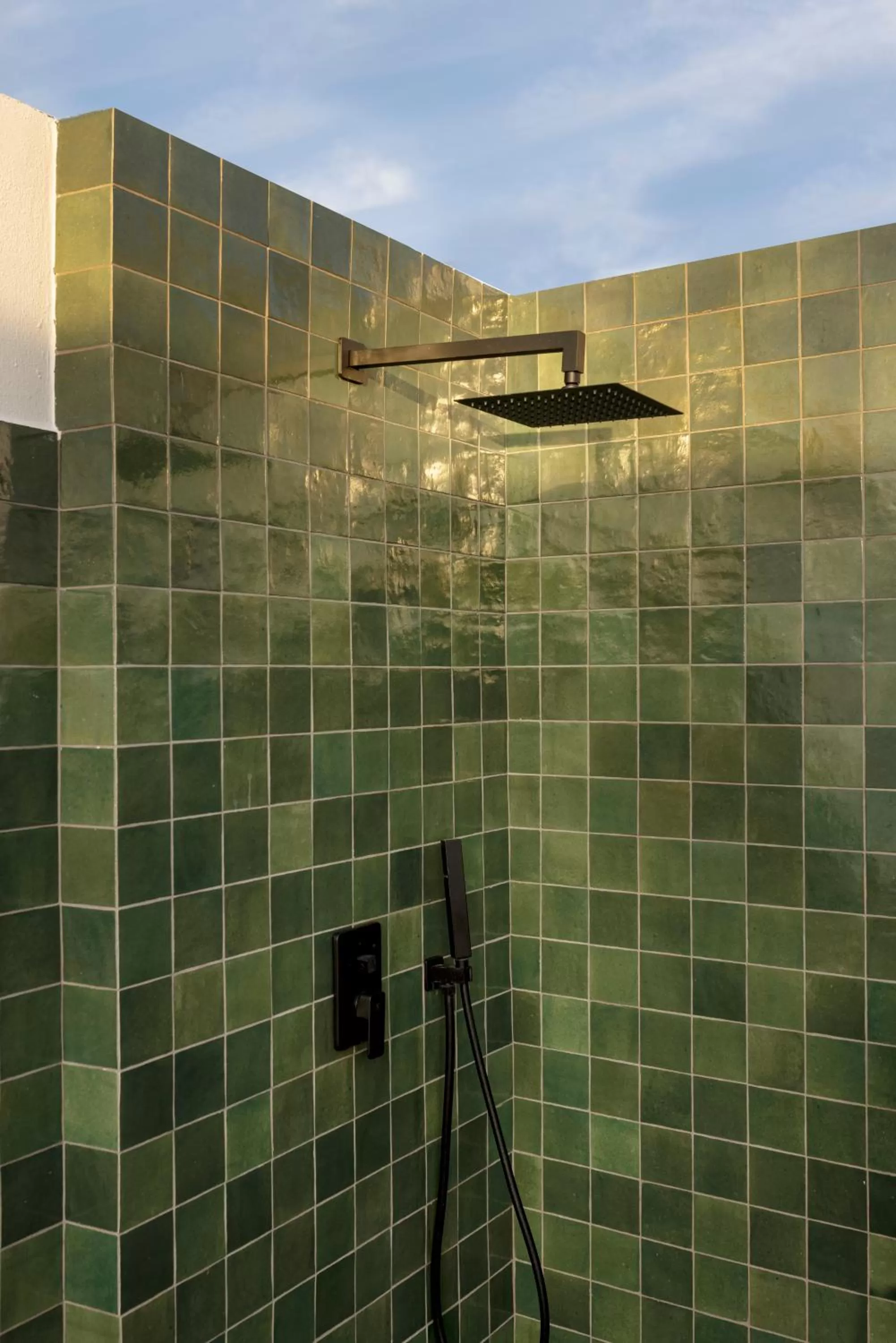 Balcony/Terrace, Bathroom in Doña Lola Alojamientos Boutique