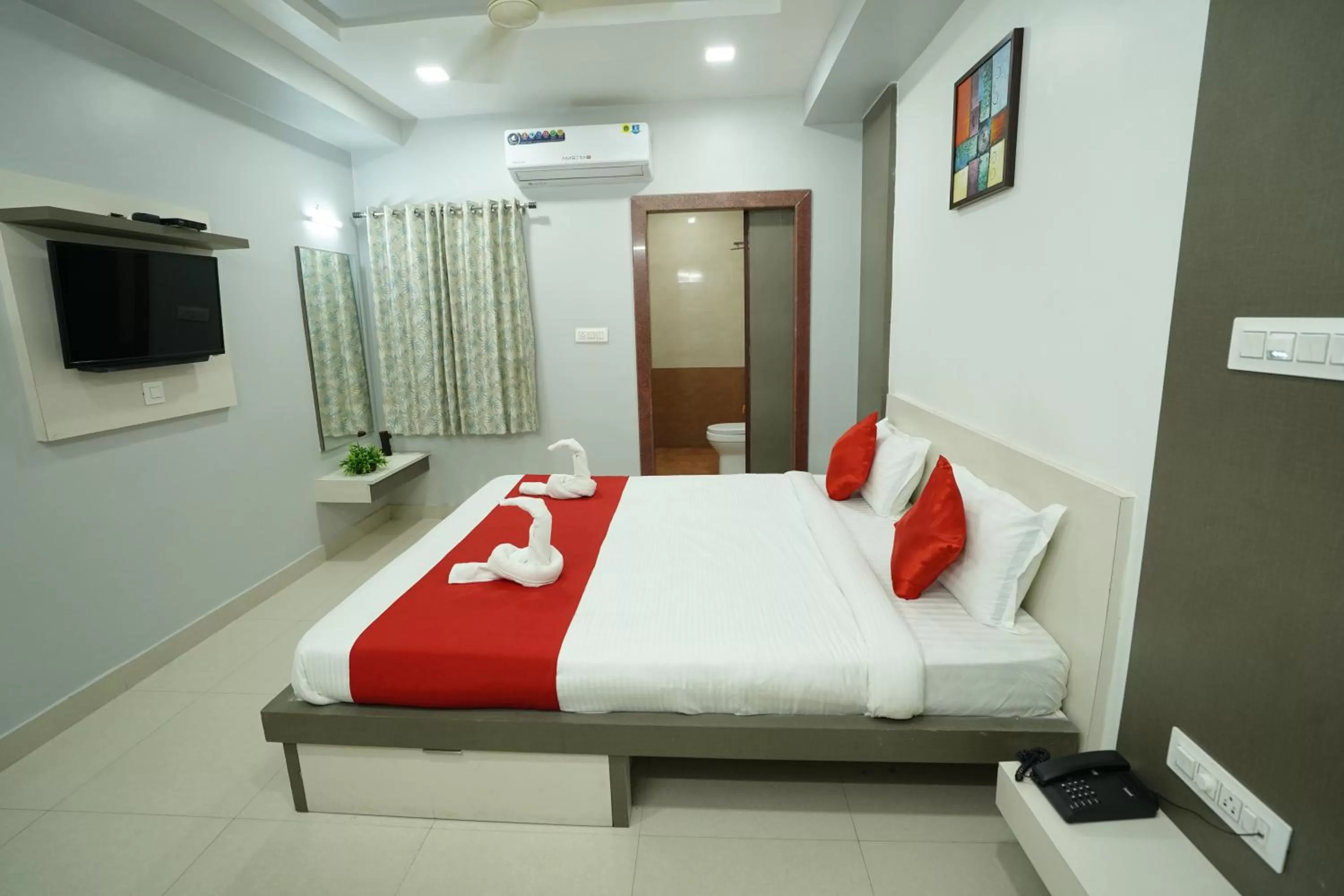 TV and multimedia in Hotel Silver Cloud