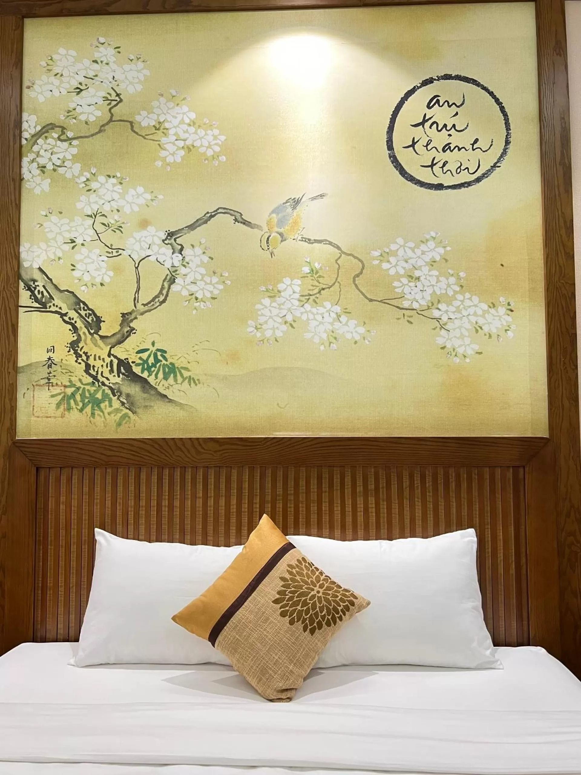 View (from property/room), Bed in Samatha Hotel Bai Chay, Ha Long