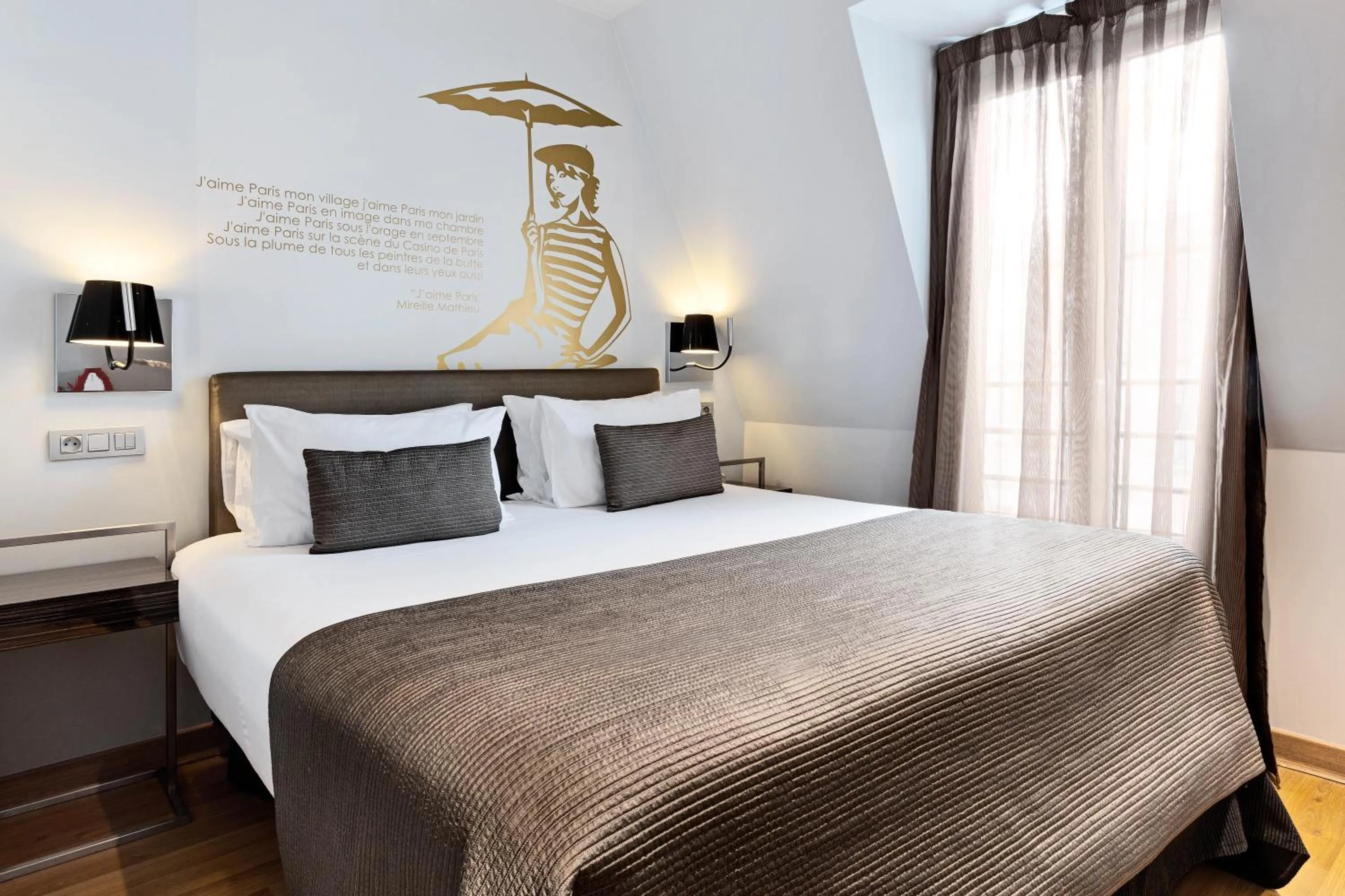 Photo of the whole room, Bed in Exe Panorama