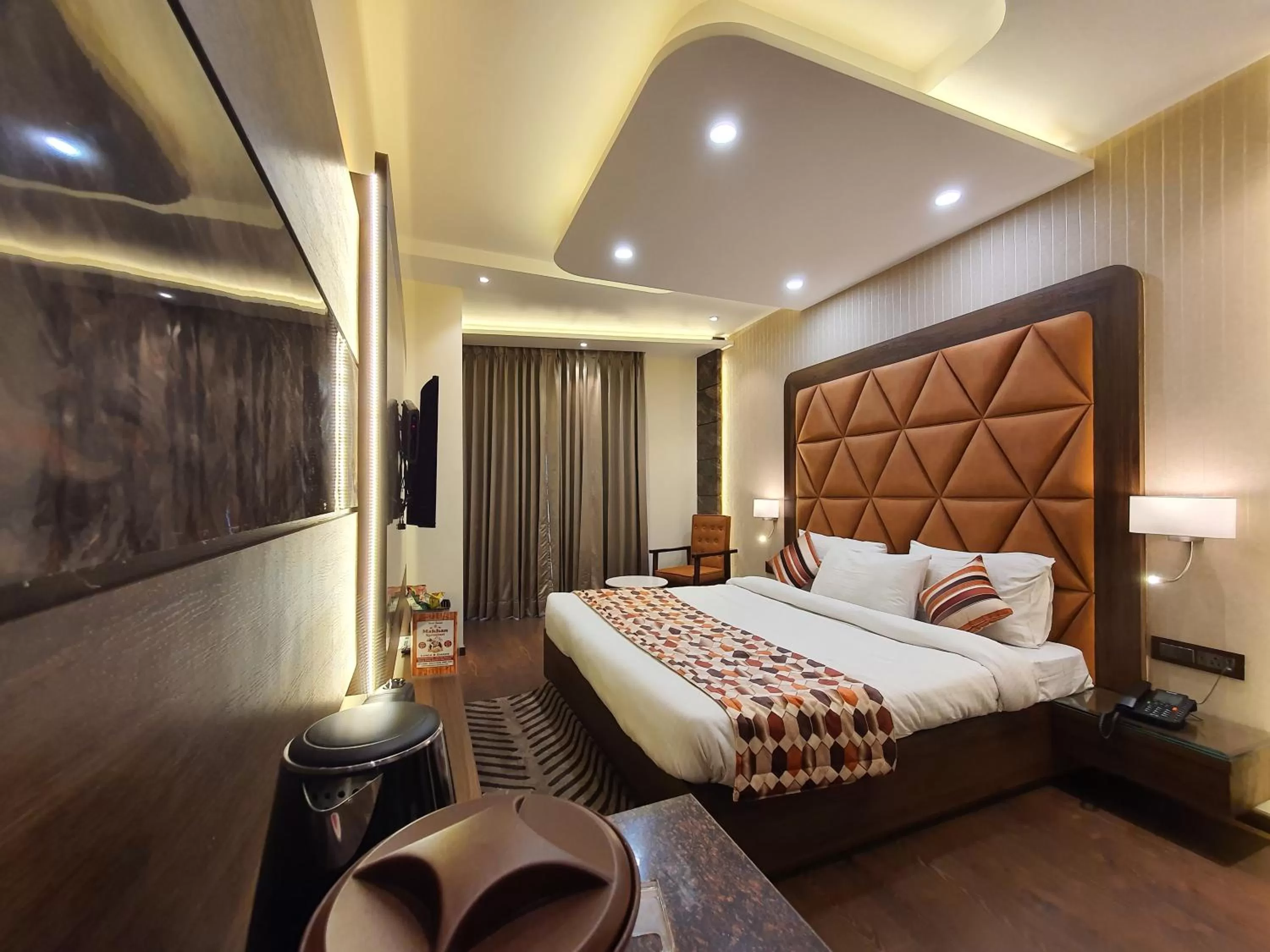 Bed in Hotel Makhan Residency