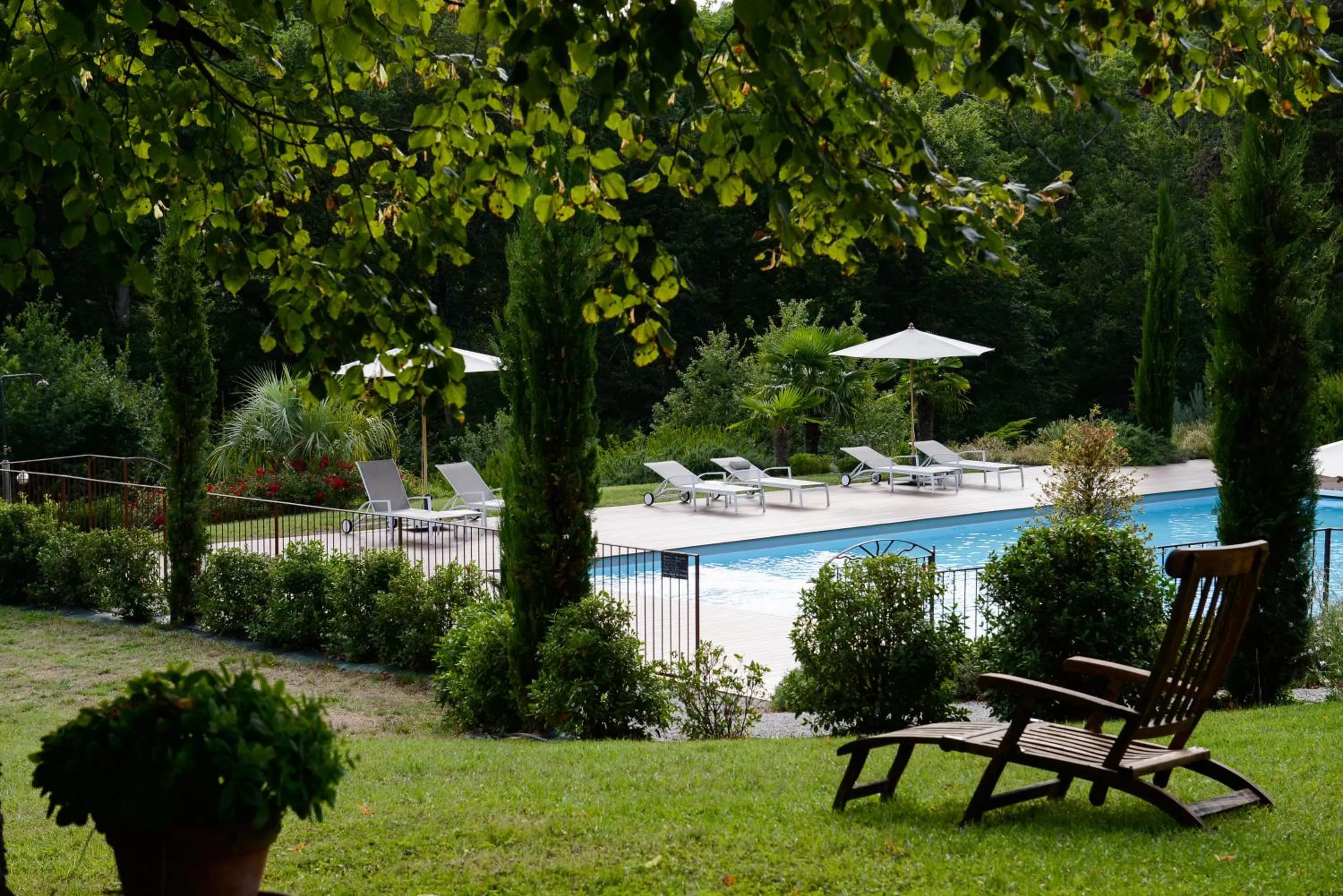 Pool view in Domaine Le Castelet