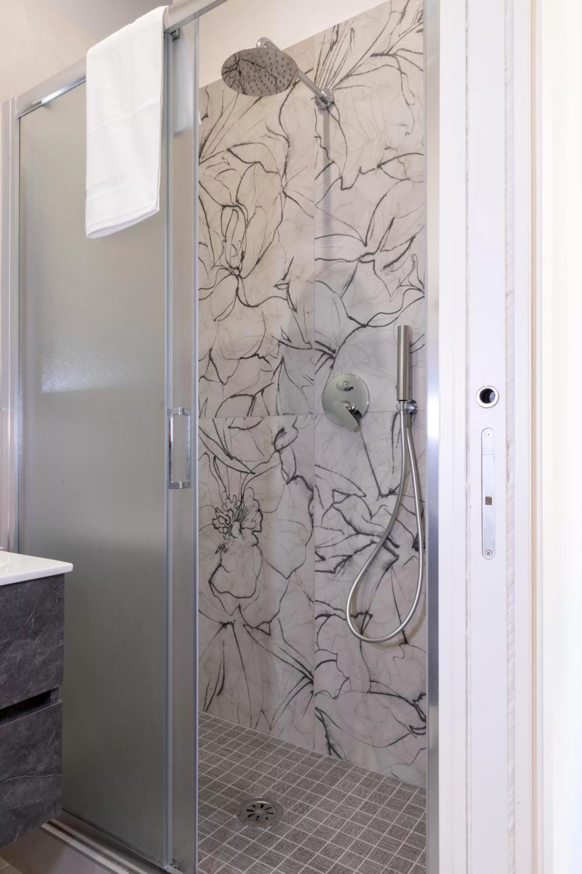 Shower, Bathroom in Partenope Guest House