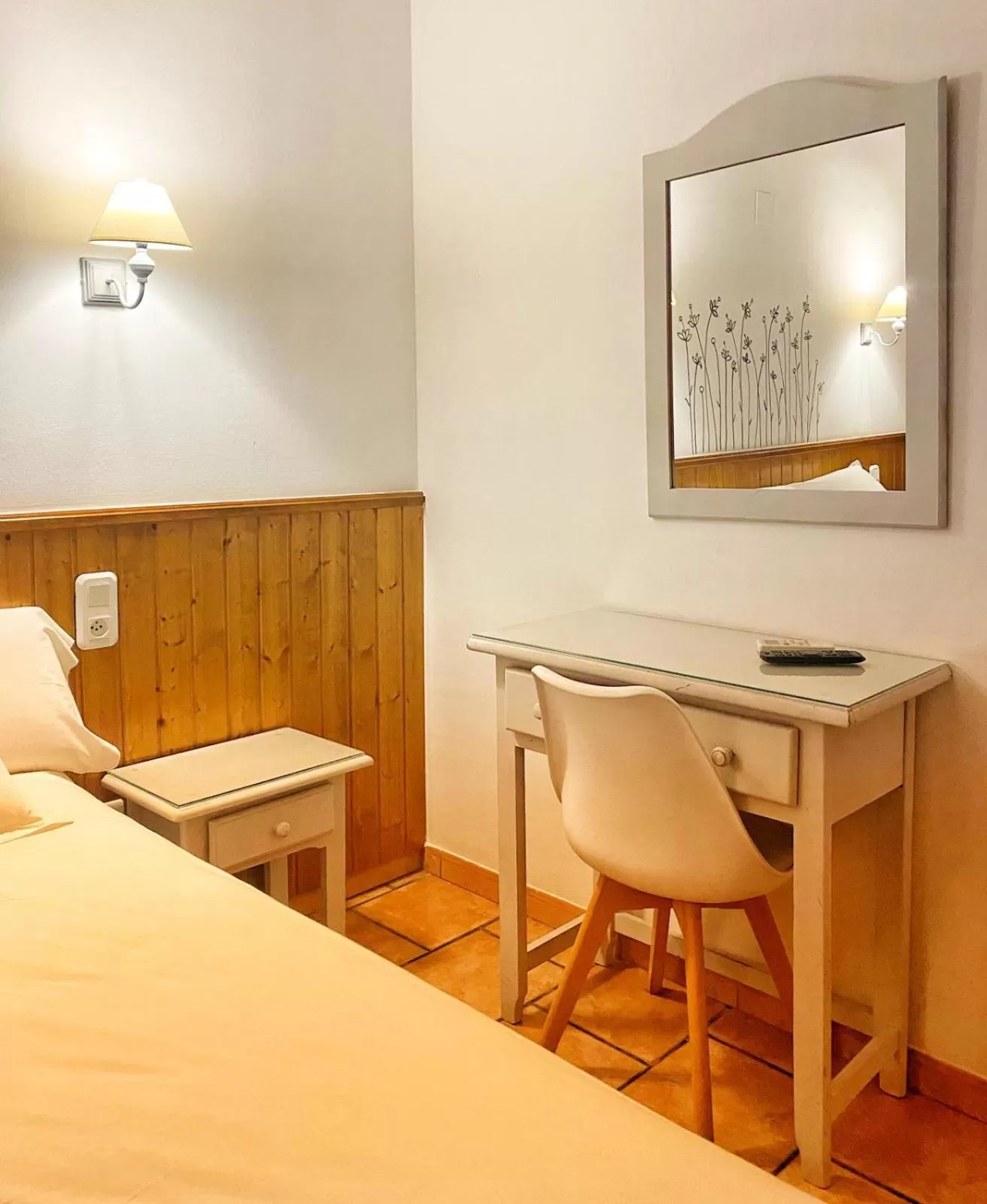 Bedroom, Bed in Delta Hotel