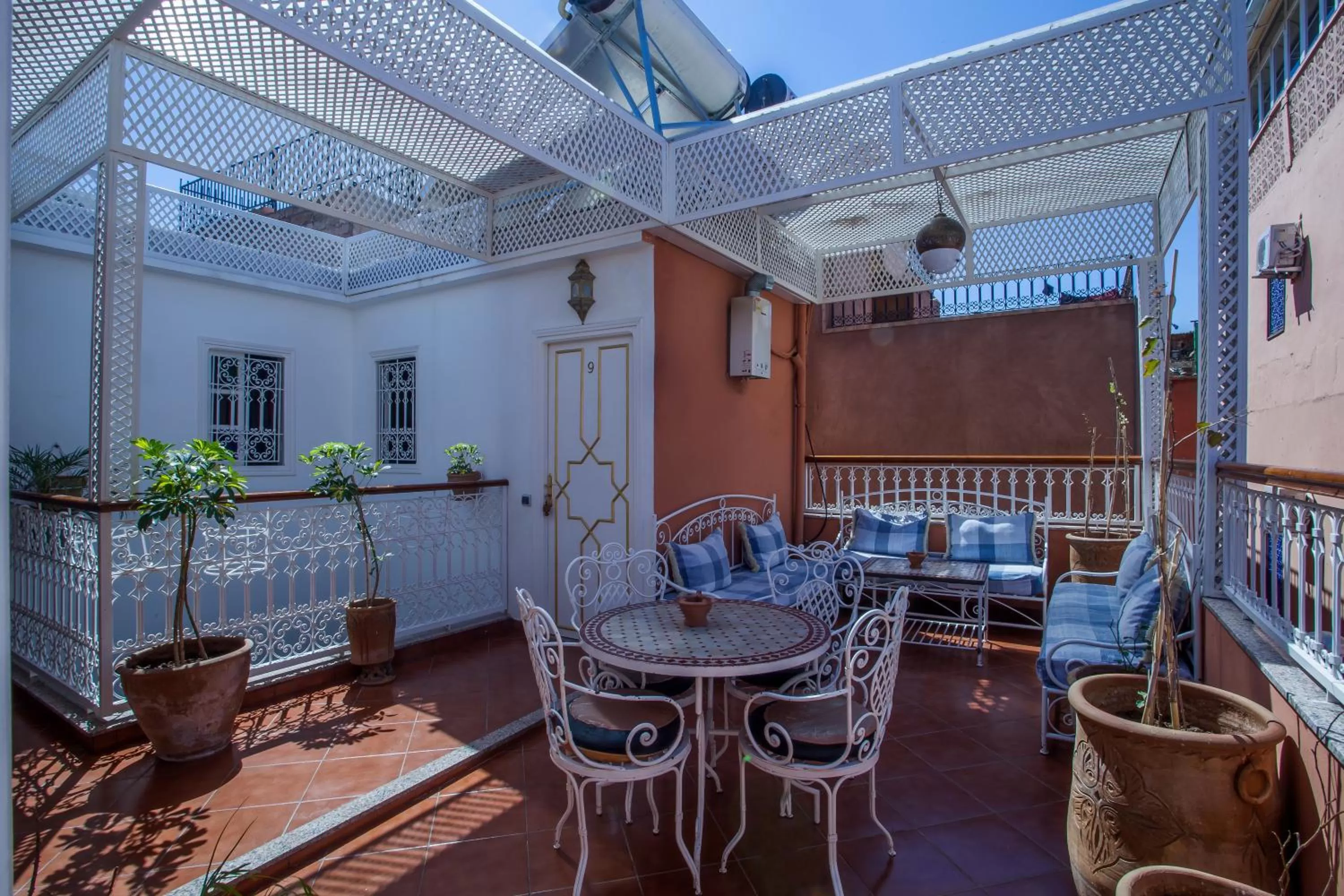 Restaurant/places to eat in Hotel Zitoune