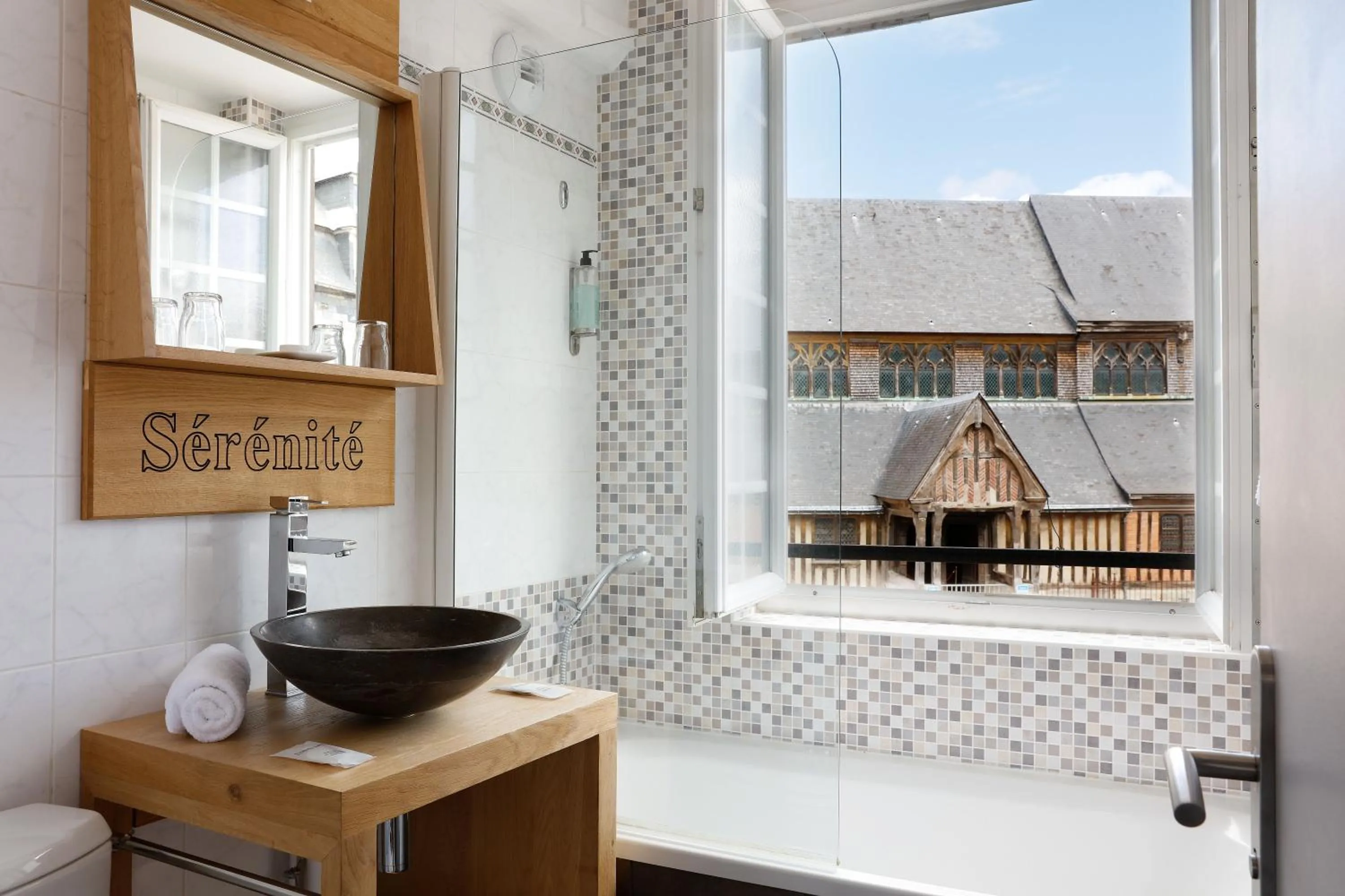 Bathroom in Hotel Le Dauphin