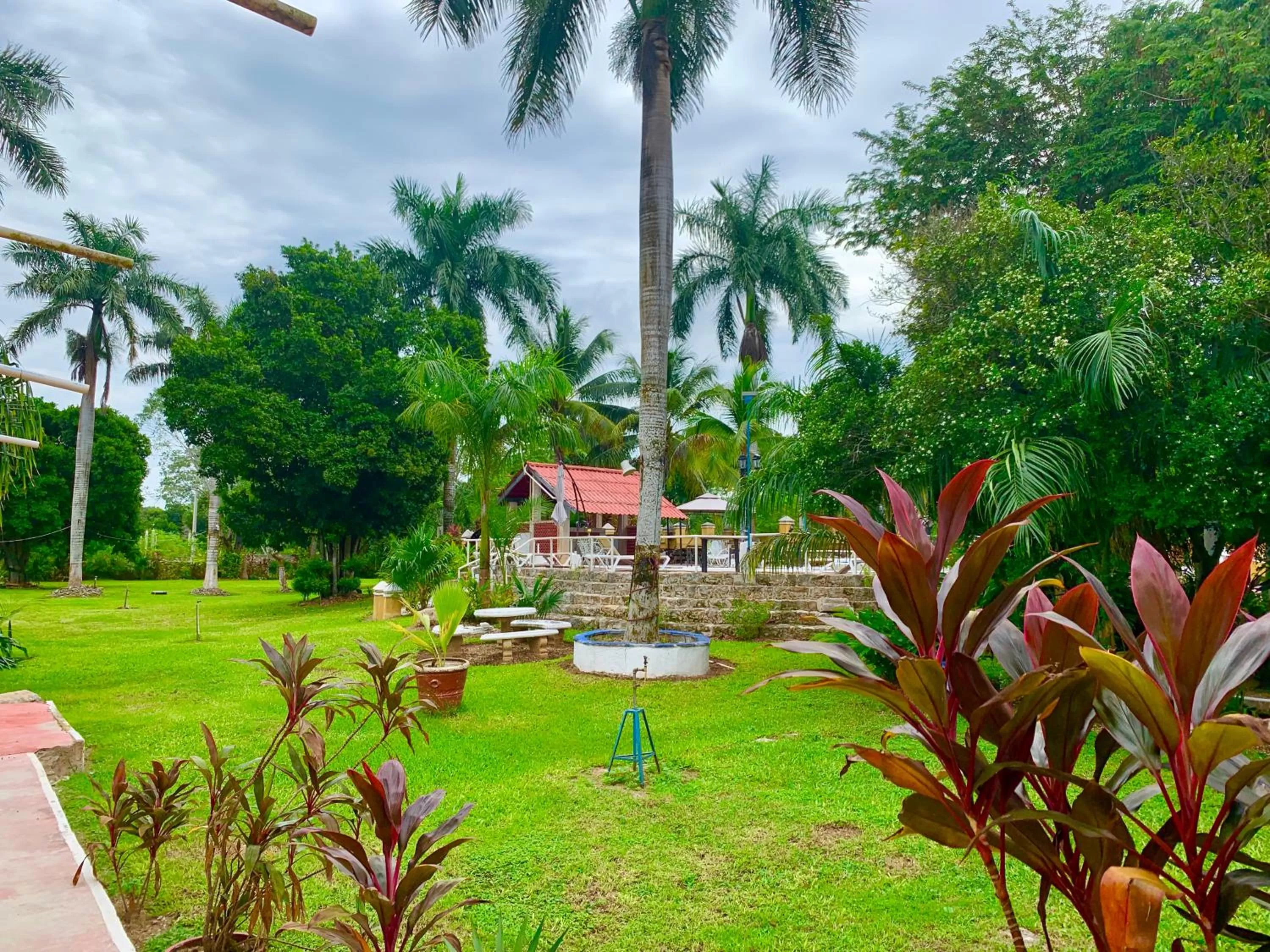 Swimming Pool in Hotel Green River